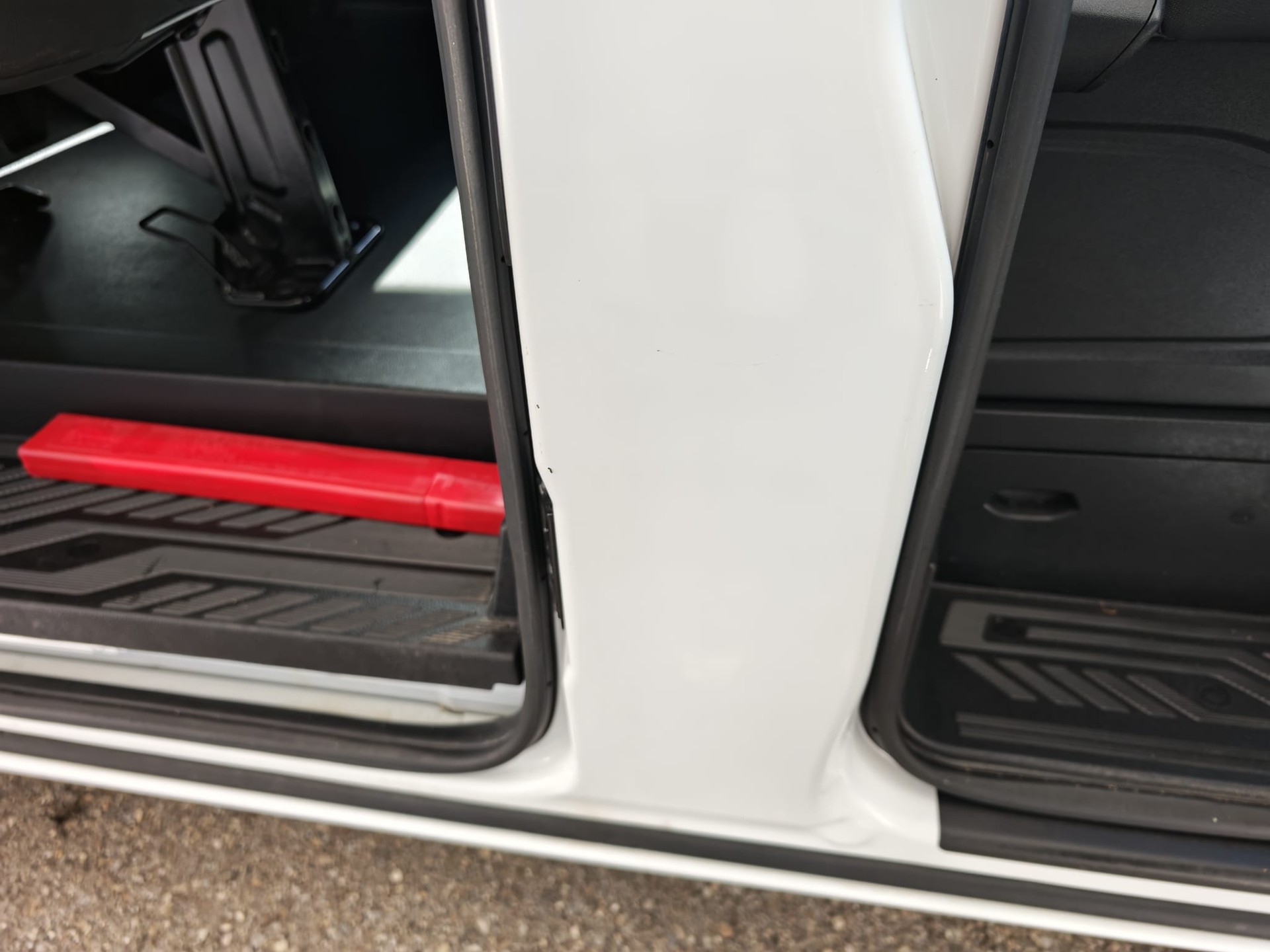 FORD Transit Custom 300 L2H1 105 PS Doppelkabine Trend 4d-image-23