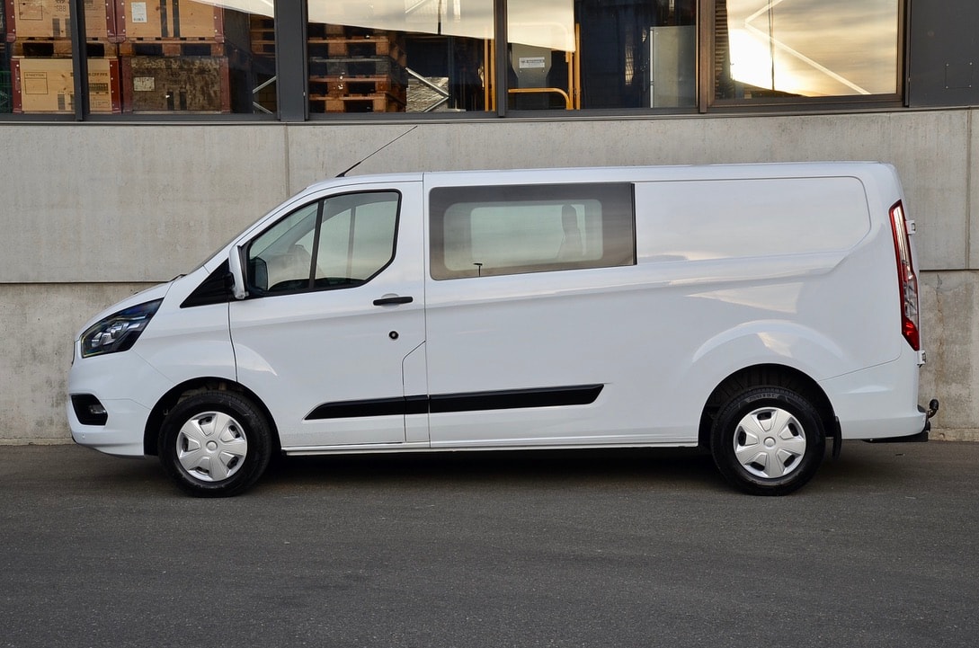 FORD Transit Custom 300 L2H1 105 PS Doppelkabine Trend 4d-image-5