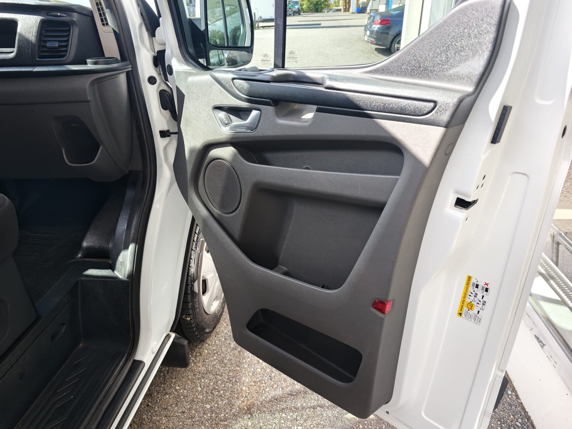 FORD Transit Custom 300 L2H1 105 PS Doppelkabine Trend 4d-image-20