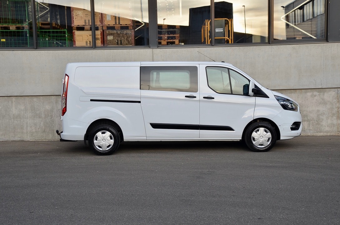 FORD Transit Custom 300 L2H1 105 PS Doppelkabine Trend 4d-image-4
