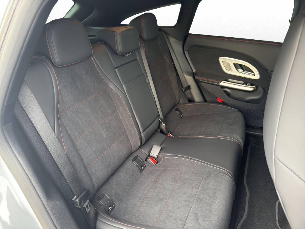 MERCEDES-BENZ CLA 350 AMG Line 4Matic Shooting Brake EQ-image-13