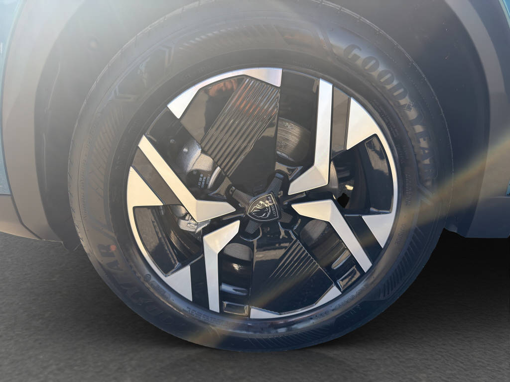 PEUGEOT 2008 1.2 Hybrid 145 GT-image-16