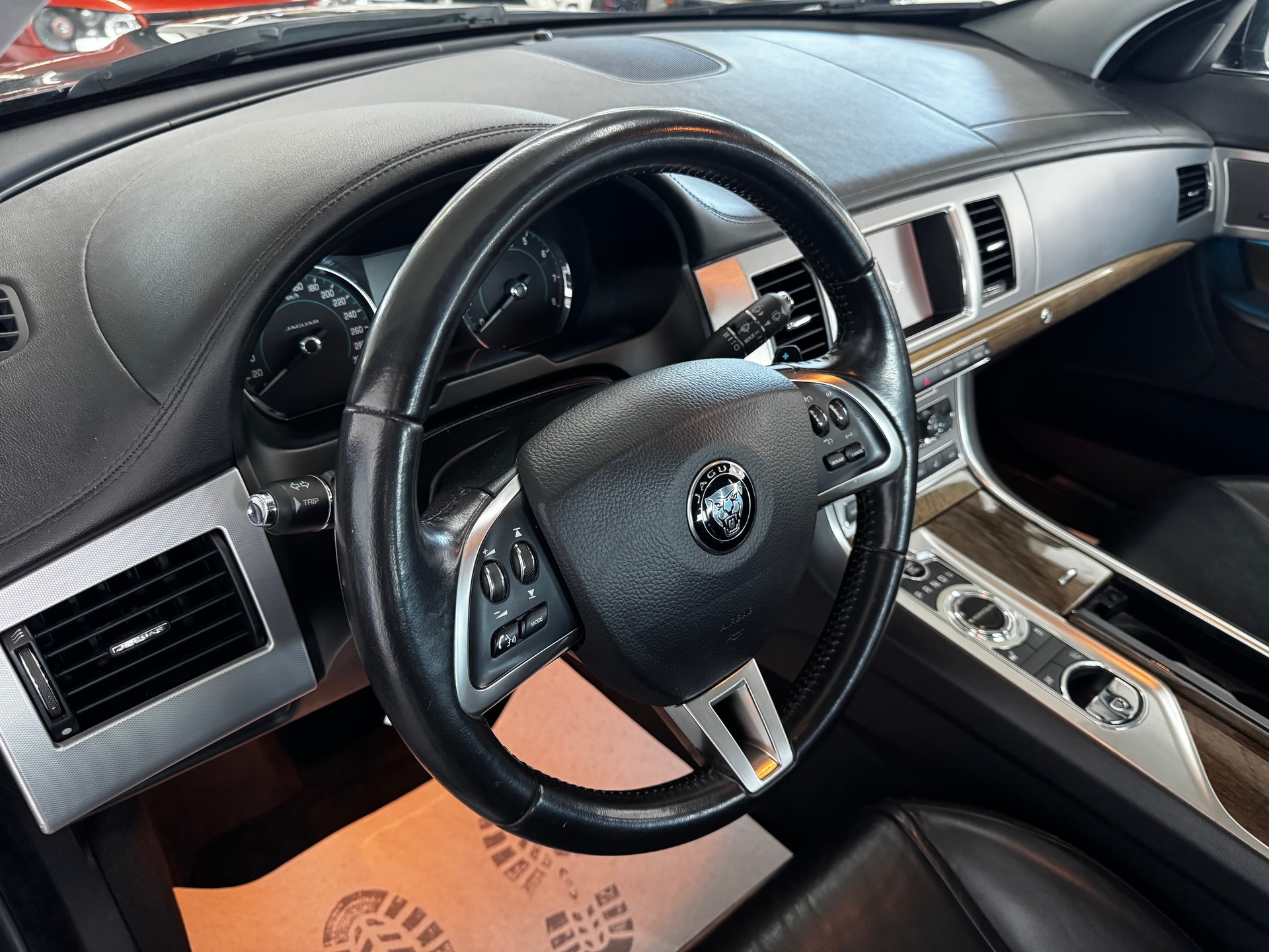 JAGUAR XF 3.0 V6 S/C 4x4-image-11