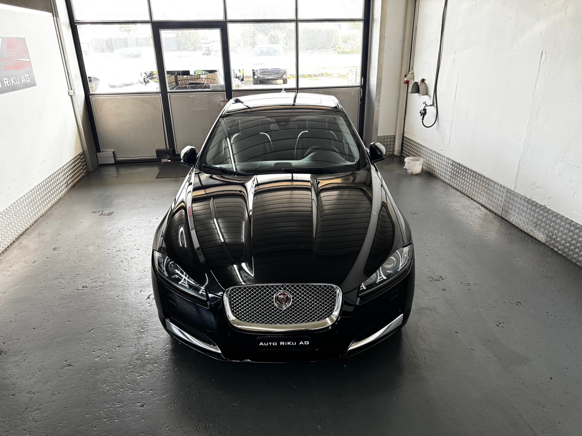 JAGUAR XF 3.0 V6 S/C 4x4-image-2