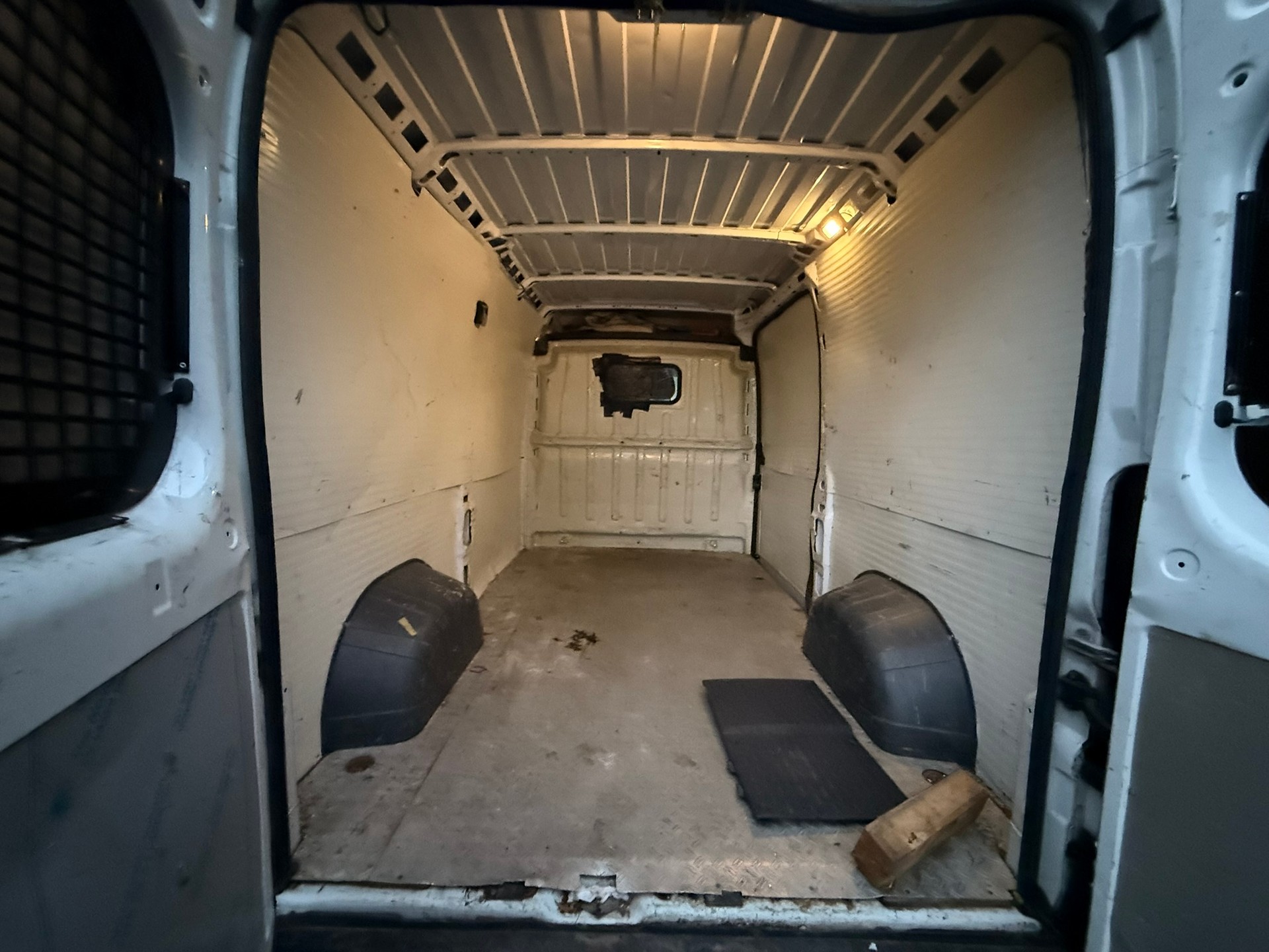 CITROEN Jumper 35 2.2 BlueHDi 140 Club L2H2-image-8