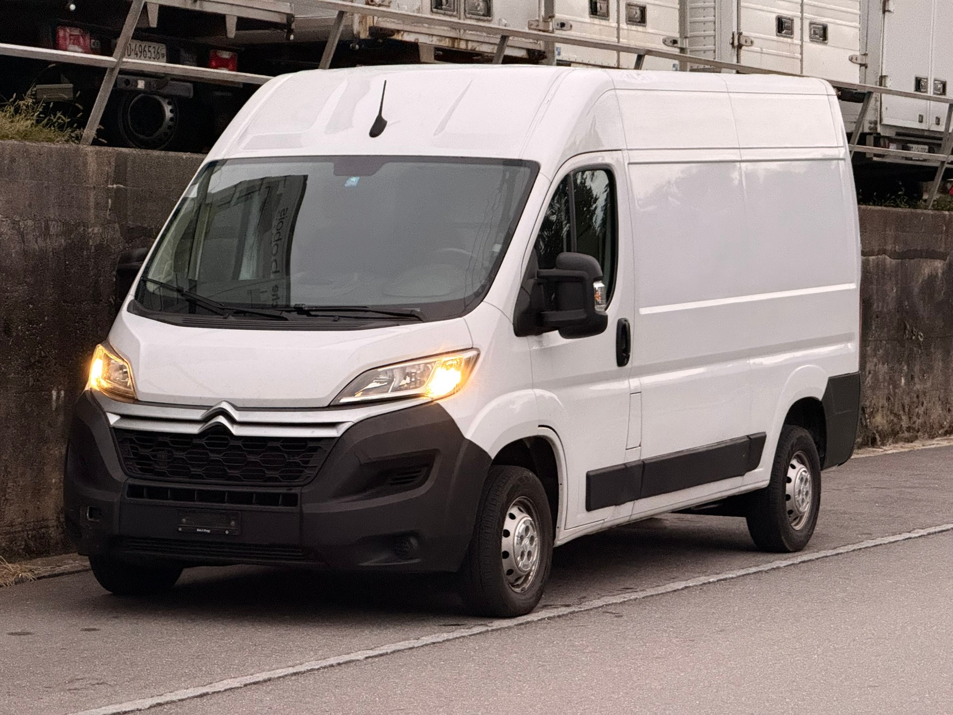 CITROEN Jumper 35 2.2 BlueHDi 140 Club L2H2-image-2