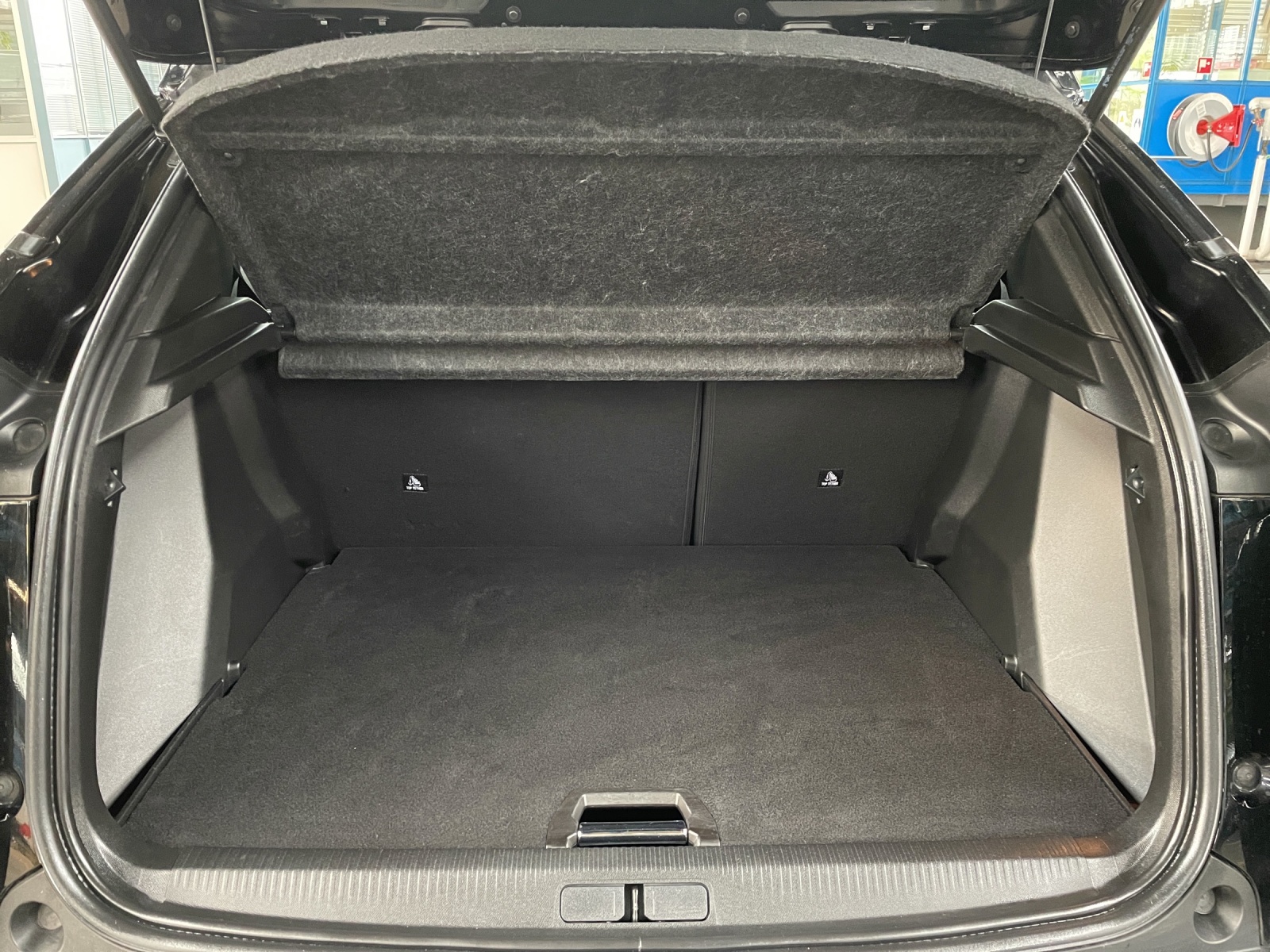 PEUGEOT 2008 1.2 Hybrid 145 GT-image-15