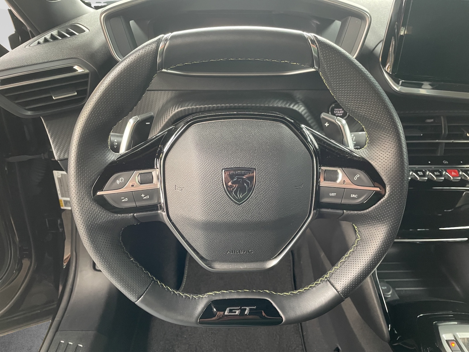 PEUGEOT 2008 1.2 Hybrid 145 GT-image-10