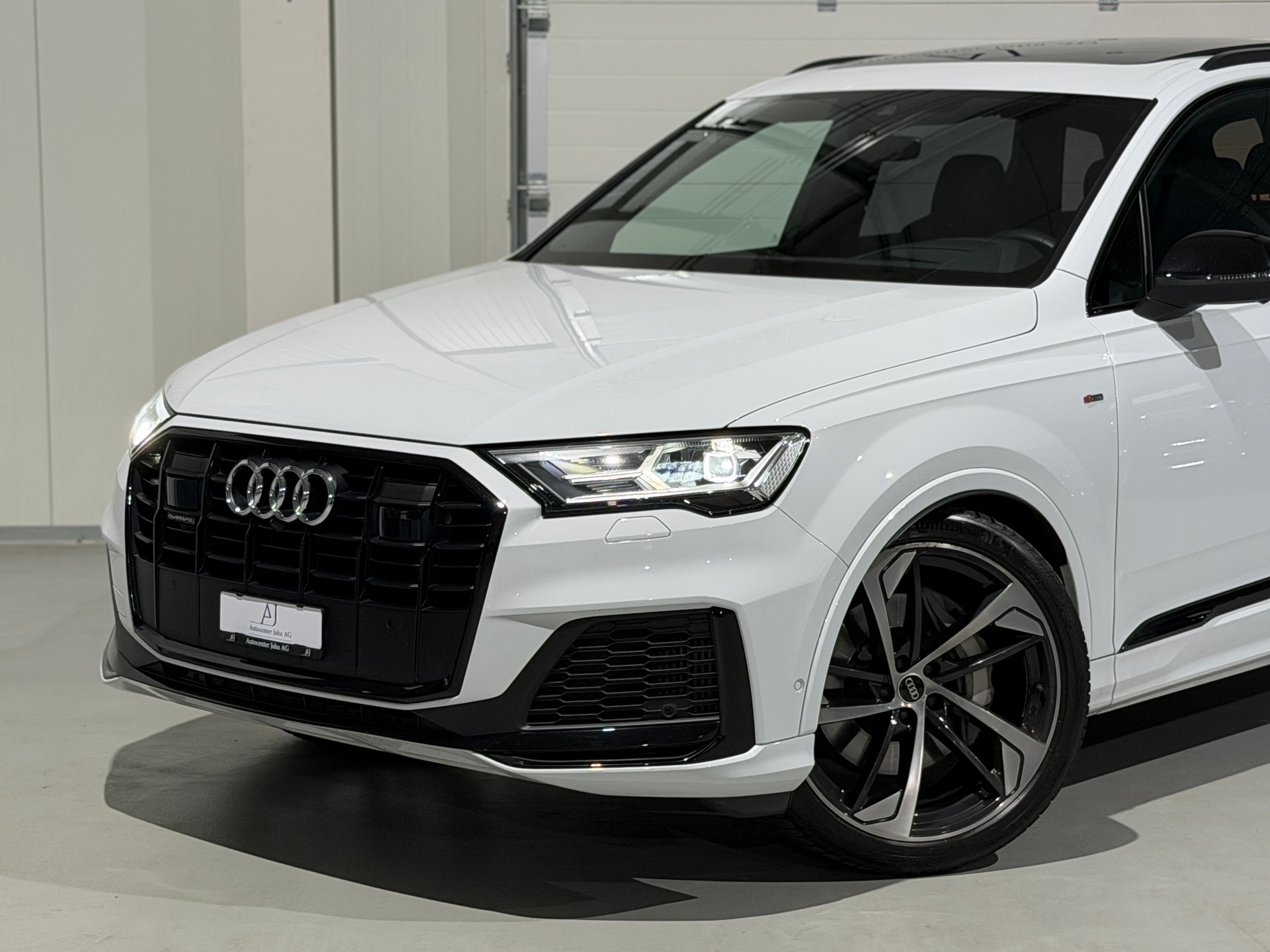 AUDI Q7 55 TFSI S Line quattro tiptronic 7 Platz - AHK 3.5T-showroom-element-1