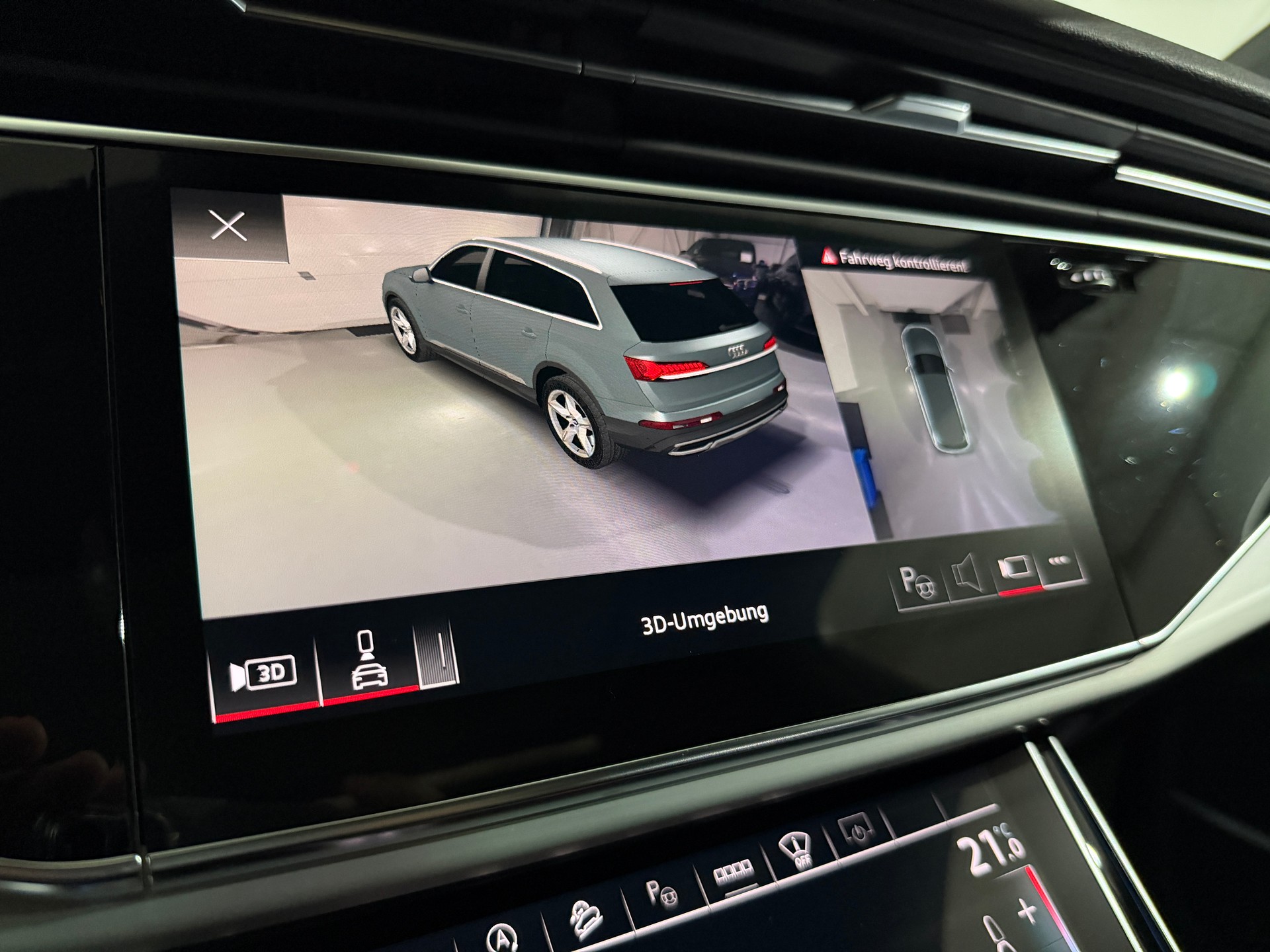 AUDI Q7 55 TFSI S Line quattro tiptronic 7 Platz - AHK 3.5T-image-11