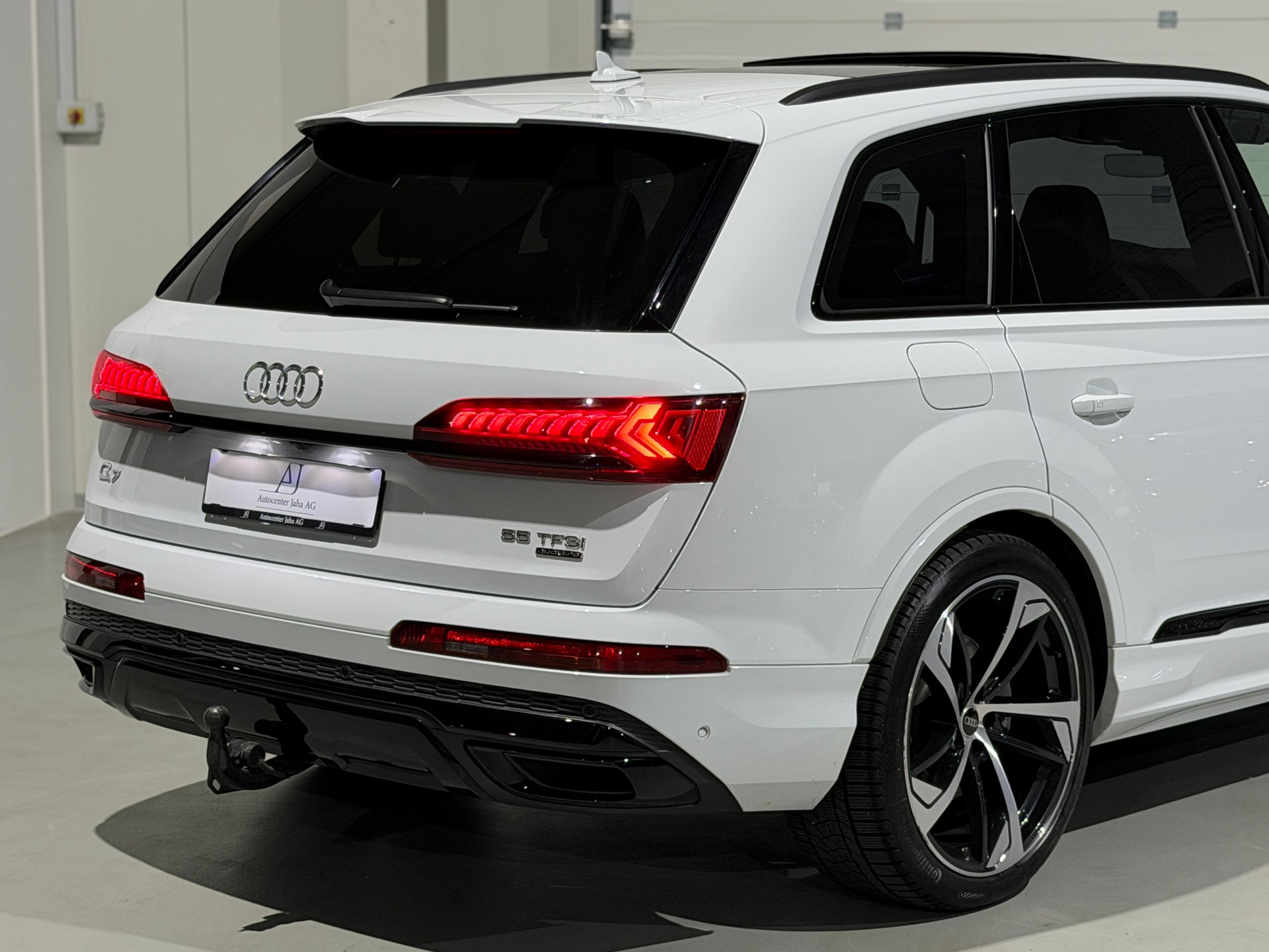 AUDI Q7 55 TFSI S Line quattro tiptronic 7 Platz - AHK 3.5T-image-6