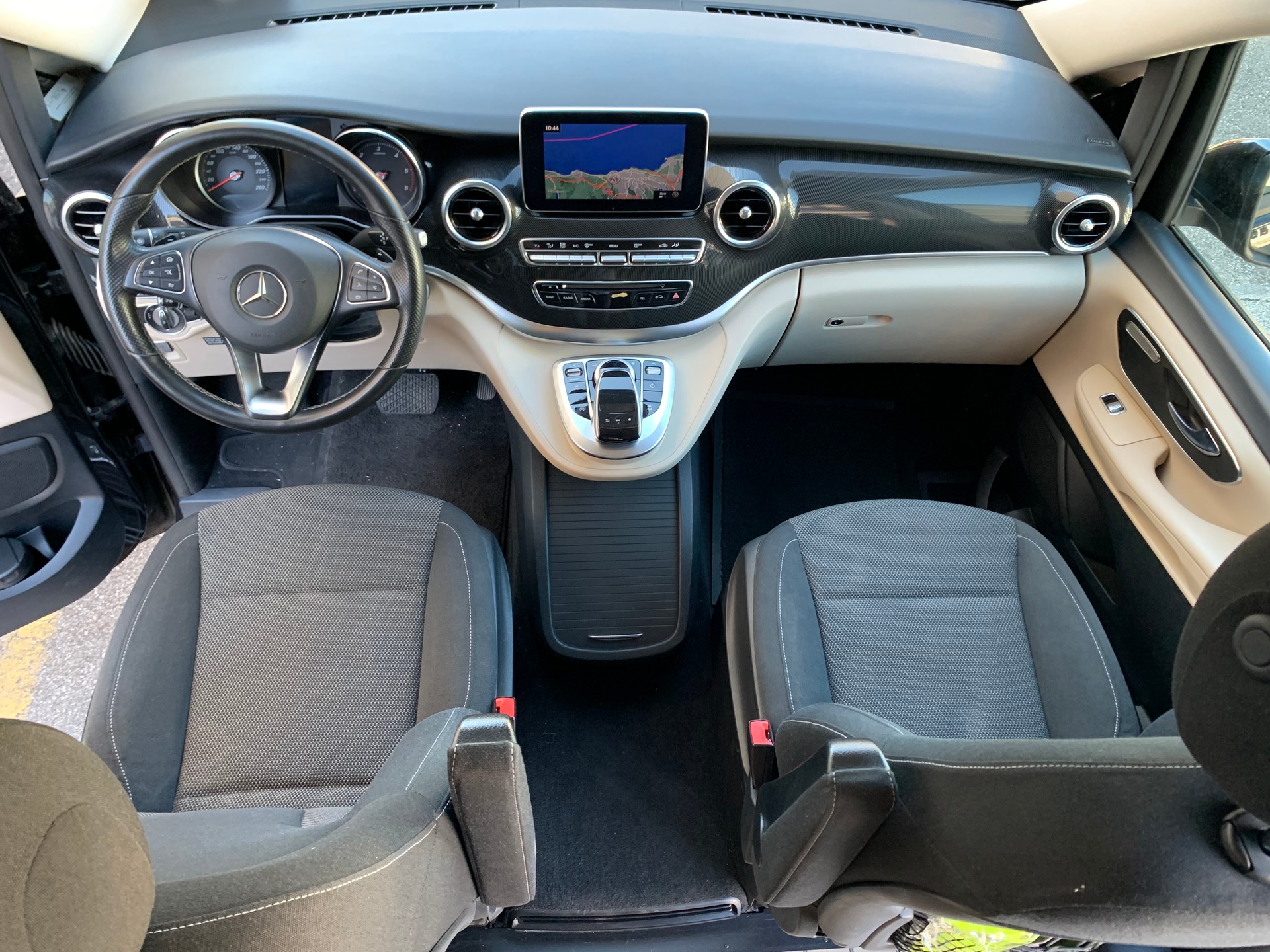 MERCEDES-BENZ 250 d 4matic-image-5