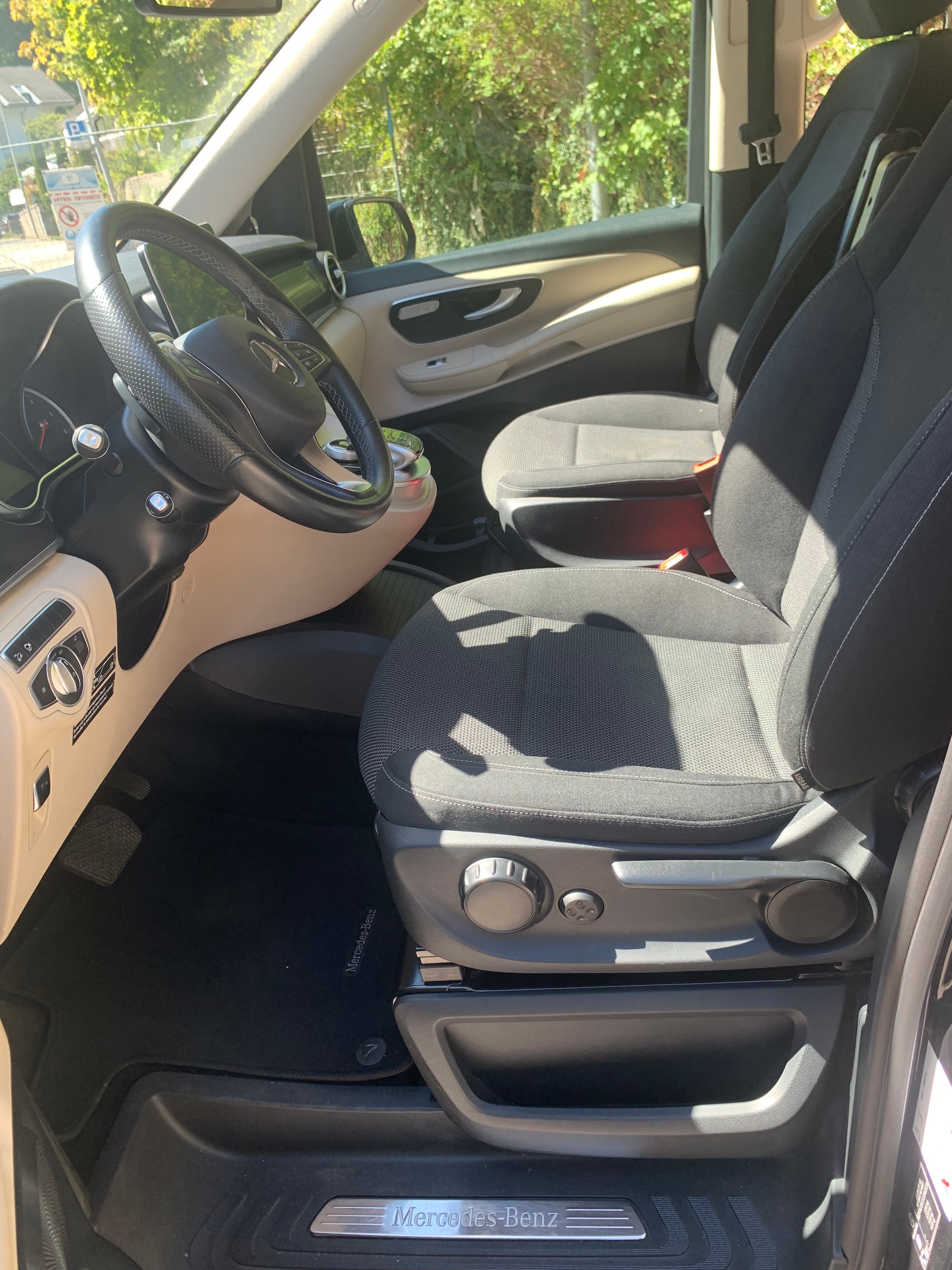 MERCEDES-BENZ 250 d 4matic-image-4