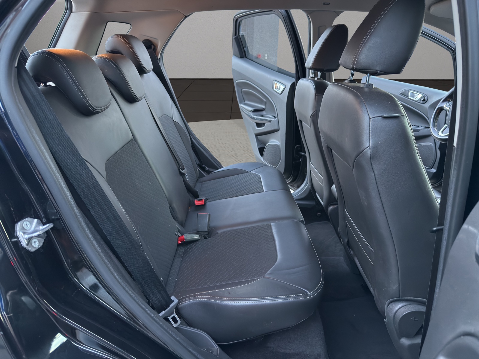 FORD EcoSport 1.0 SCTi Titanium-image-17