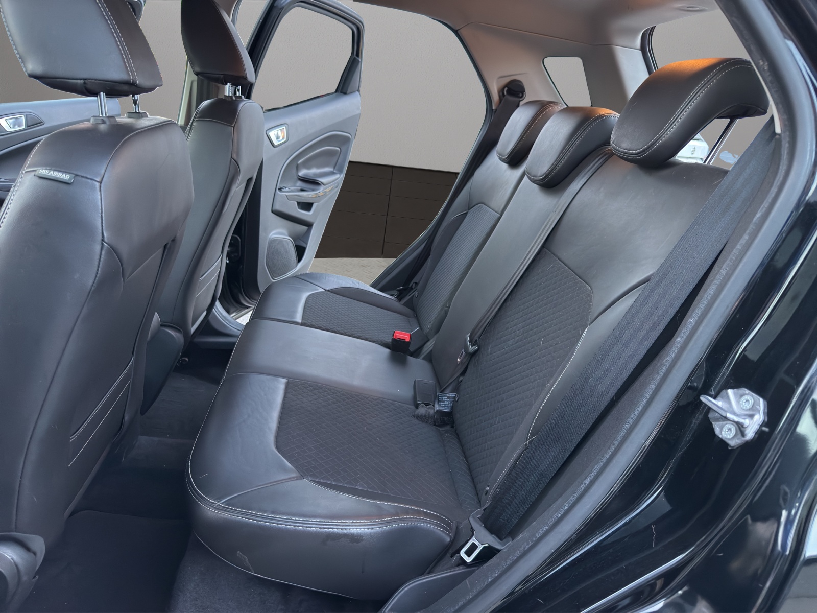 FORD EcoSport 1.0 SCTi Titanium-image-12