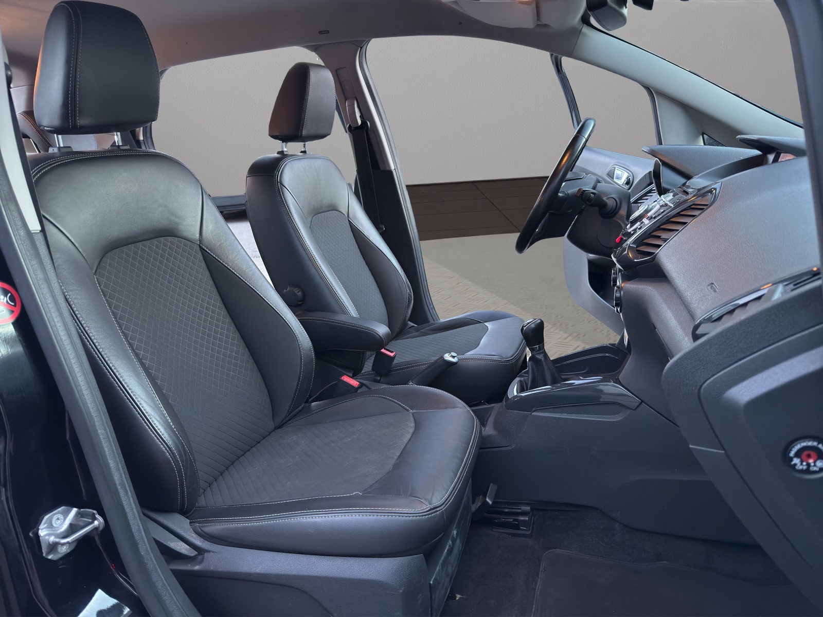 FORD EcoSport 1.0 SCTi Titanium-image-16