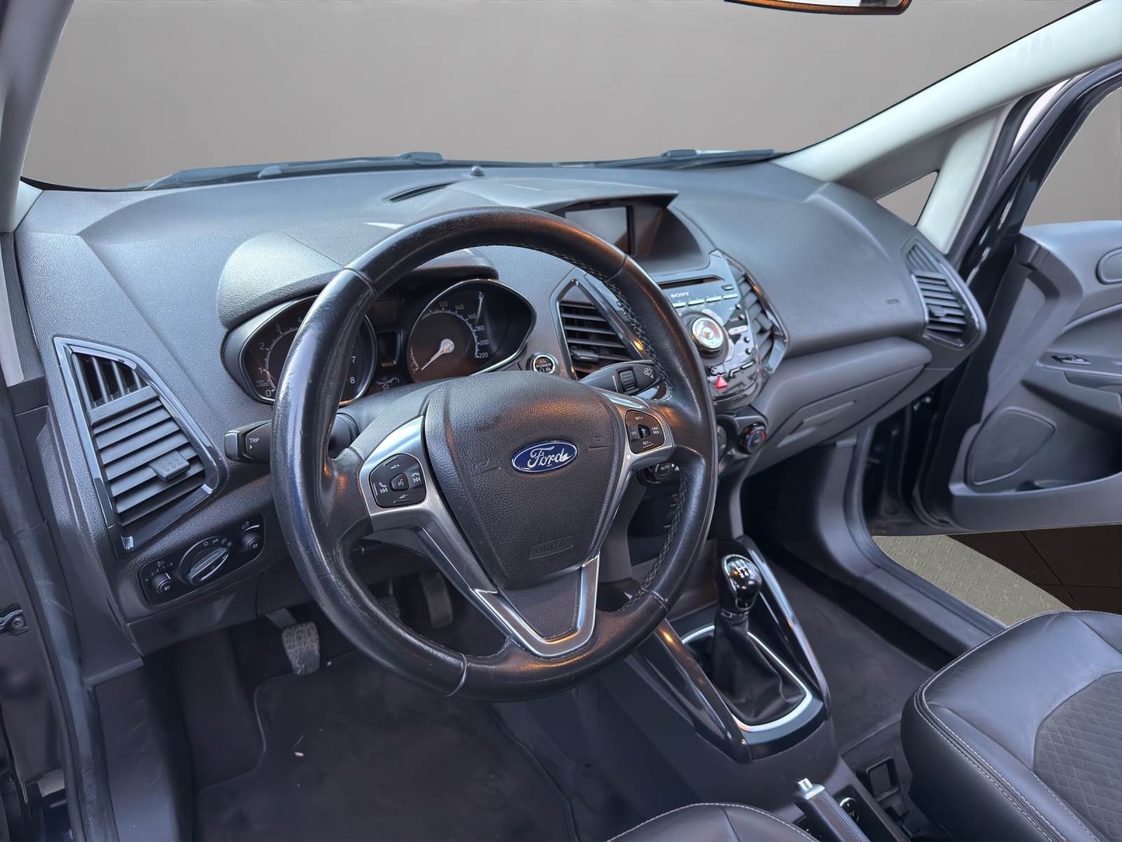 FORD EcoSport 1.0 SCTi Titanium-image-9