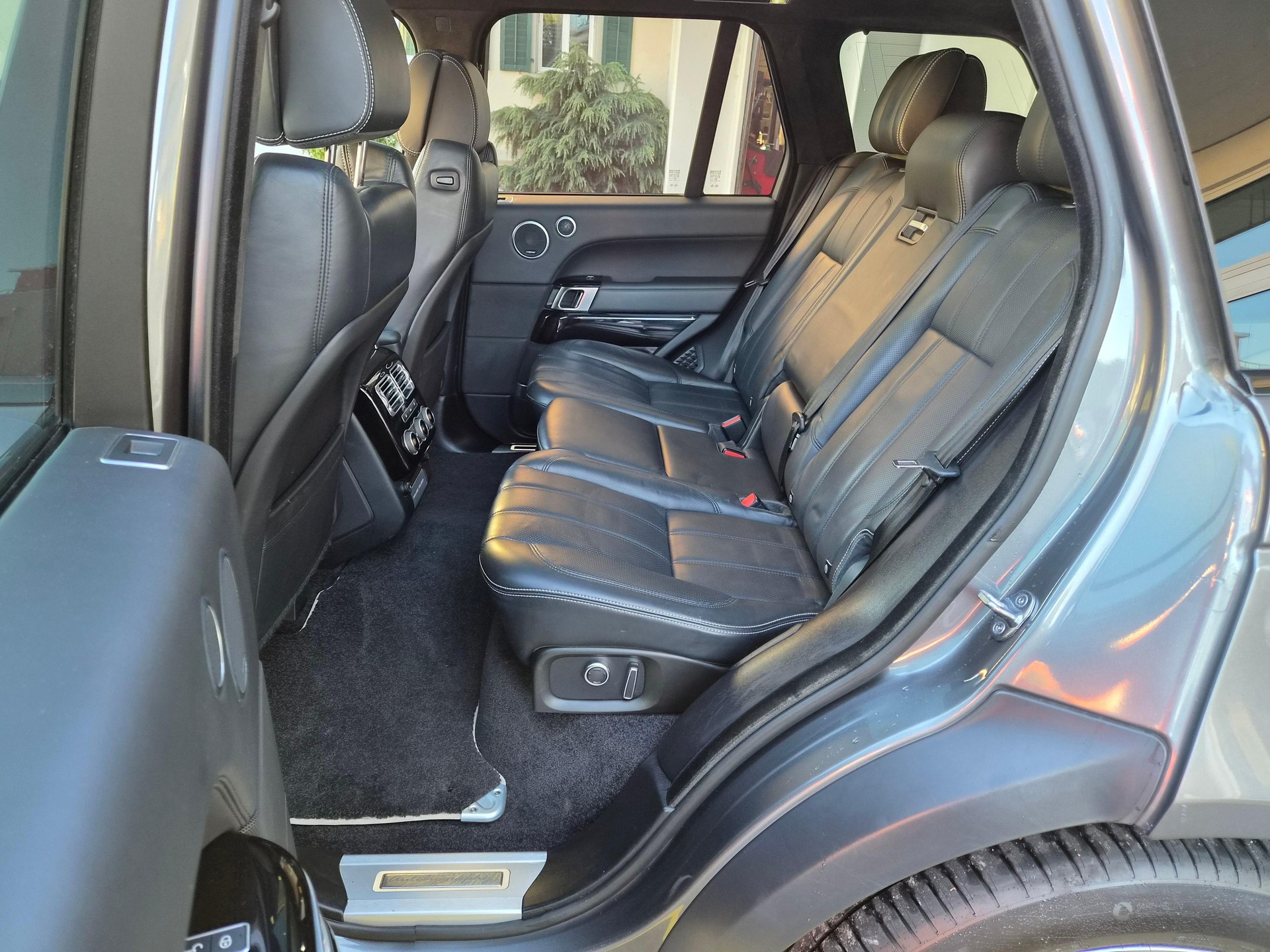 LAND ROVER Range Rover 5.0 V8 SC Autobiography-image-9