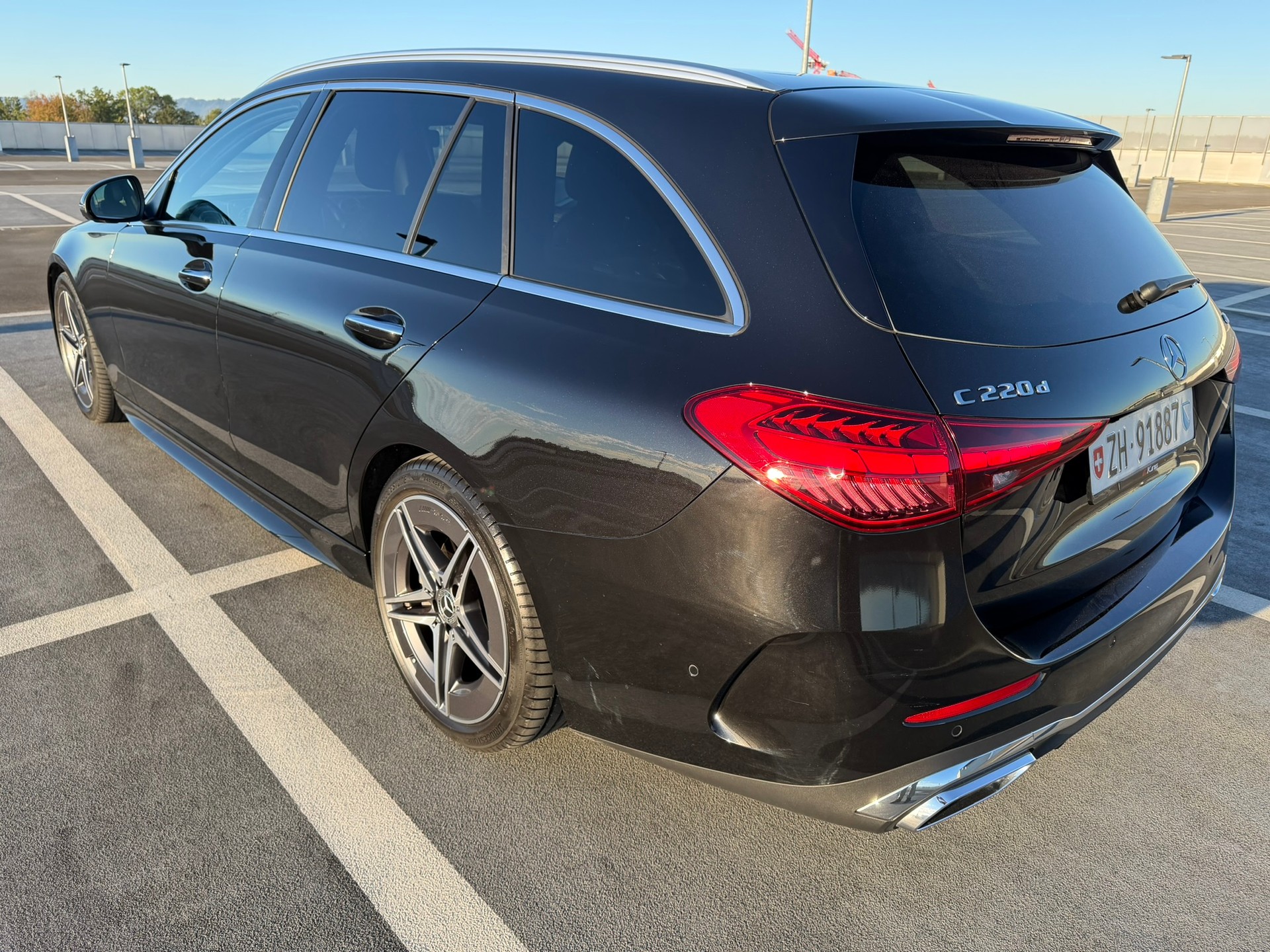 MERCEDES-BENZ C 220 d AMG Line 4matic-image-4