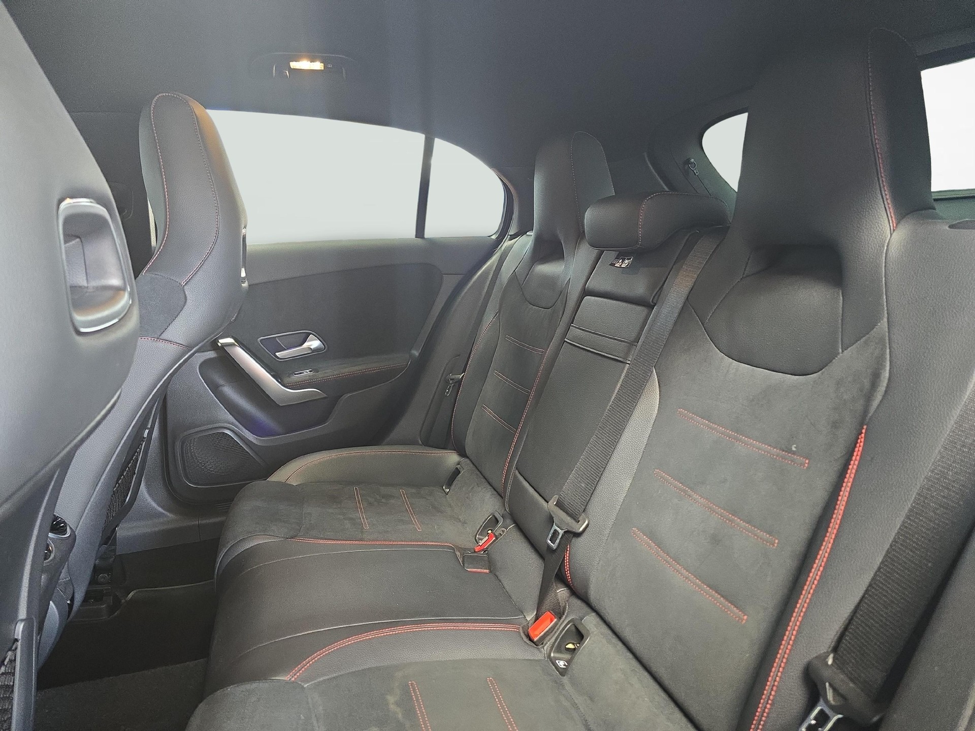 MERCEDES-BENZ A 180 Night Star AMG Line-image-8