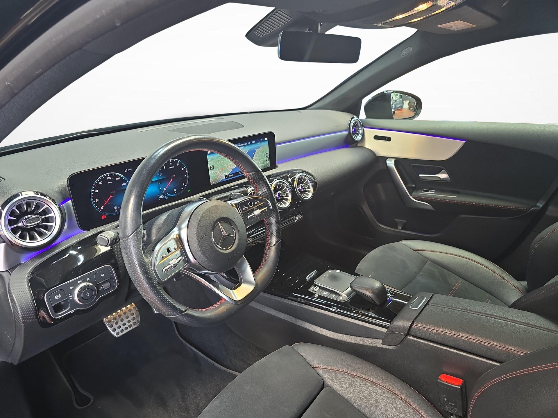 MERCEDES-BENZ A 180 Night Star AMG Line-image-4