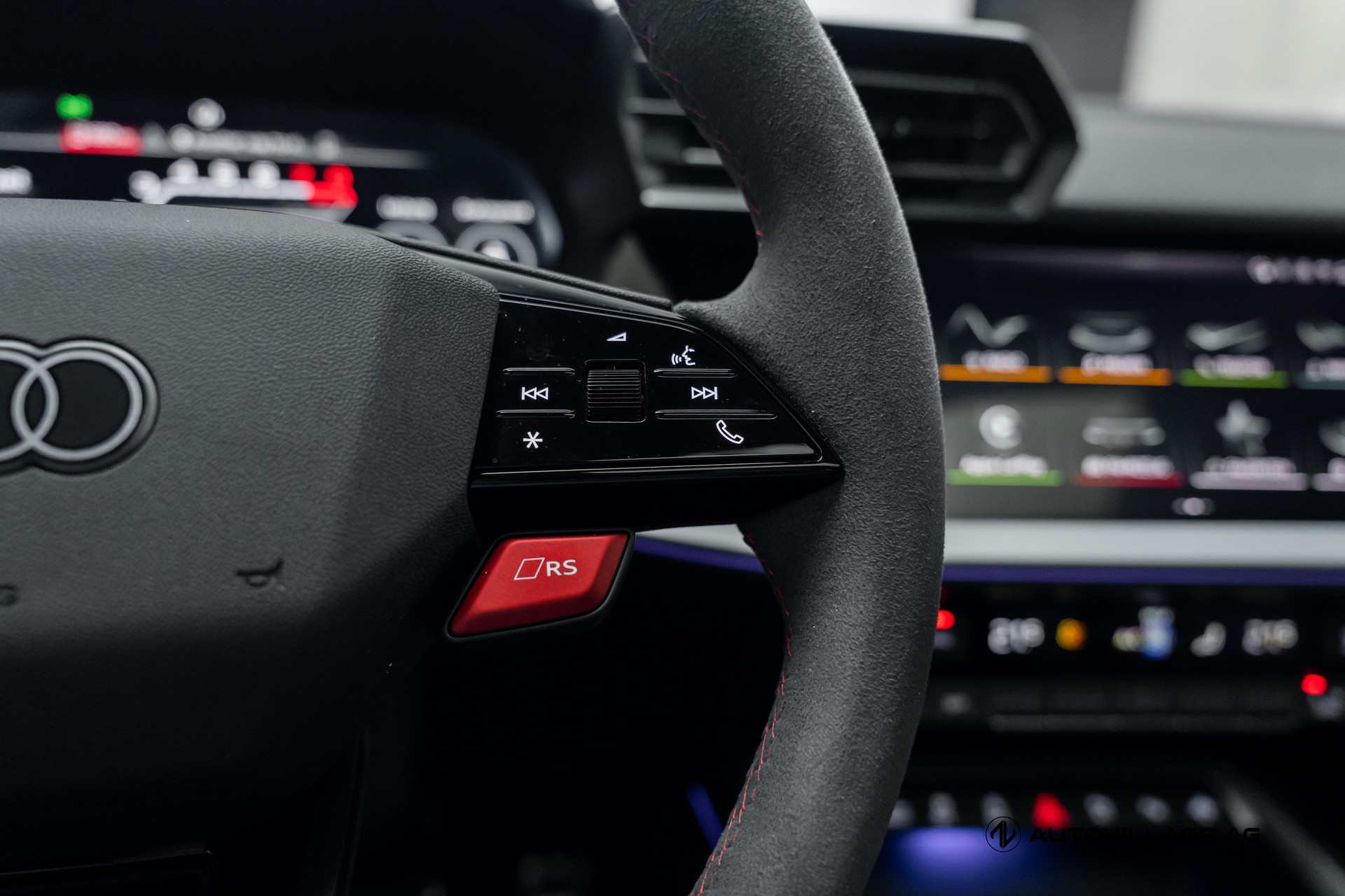 AUDI RS3 Sportback 2.5 TSI quattro S-tronic | All Black | Werksgarantie bis 2031-image-17