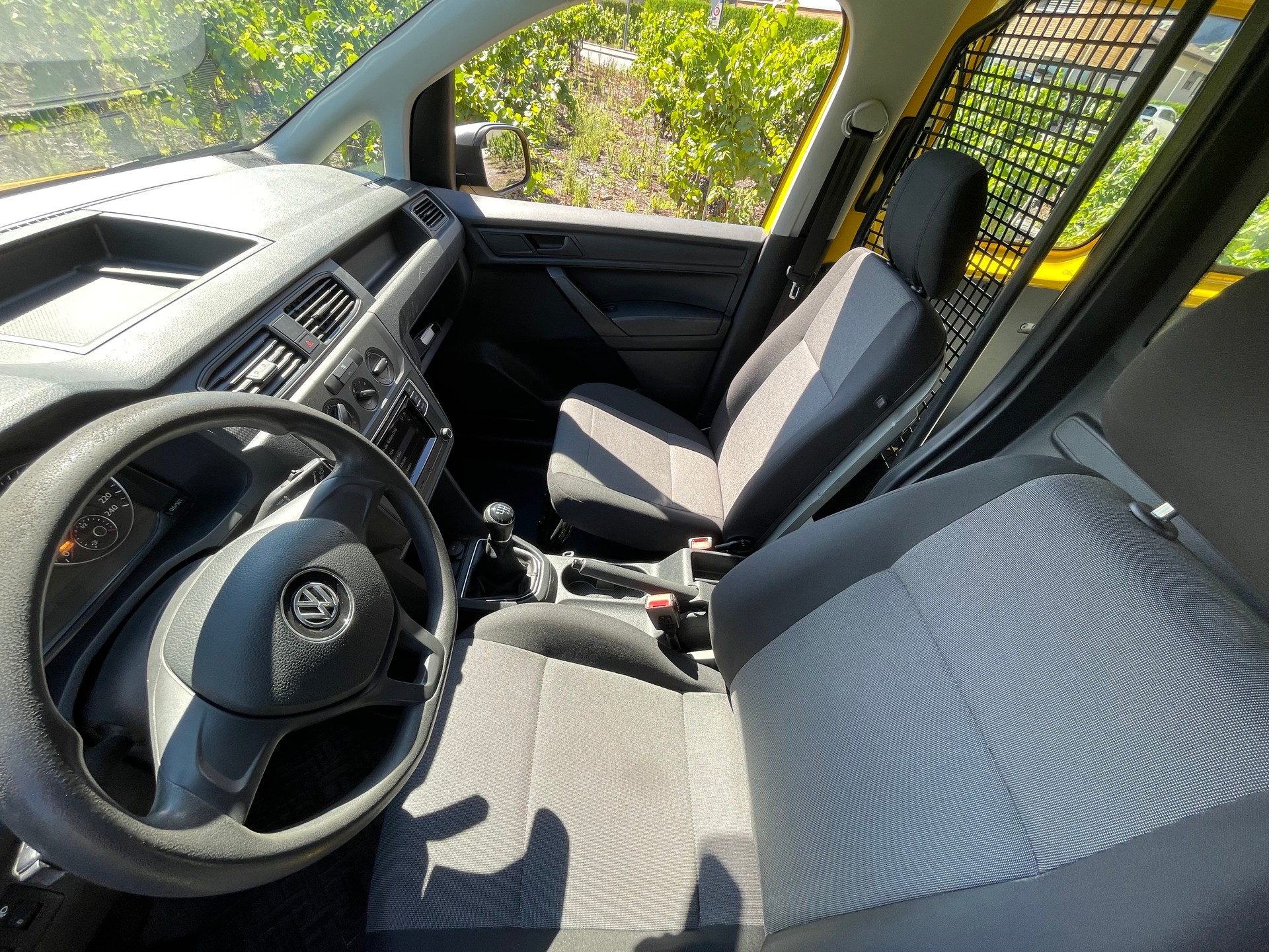 VW Caddy Maxi 2.0TDI 4Motion BlueMotion Technology-image-15