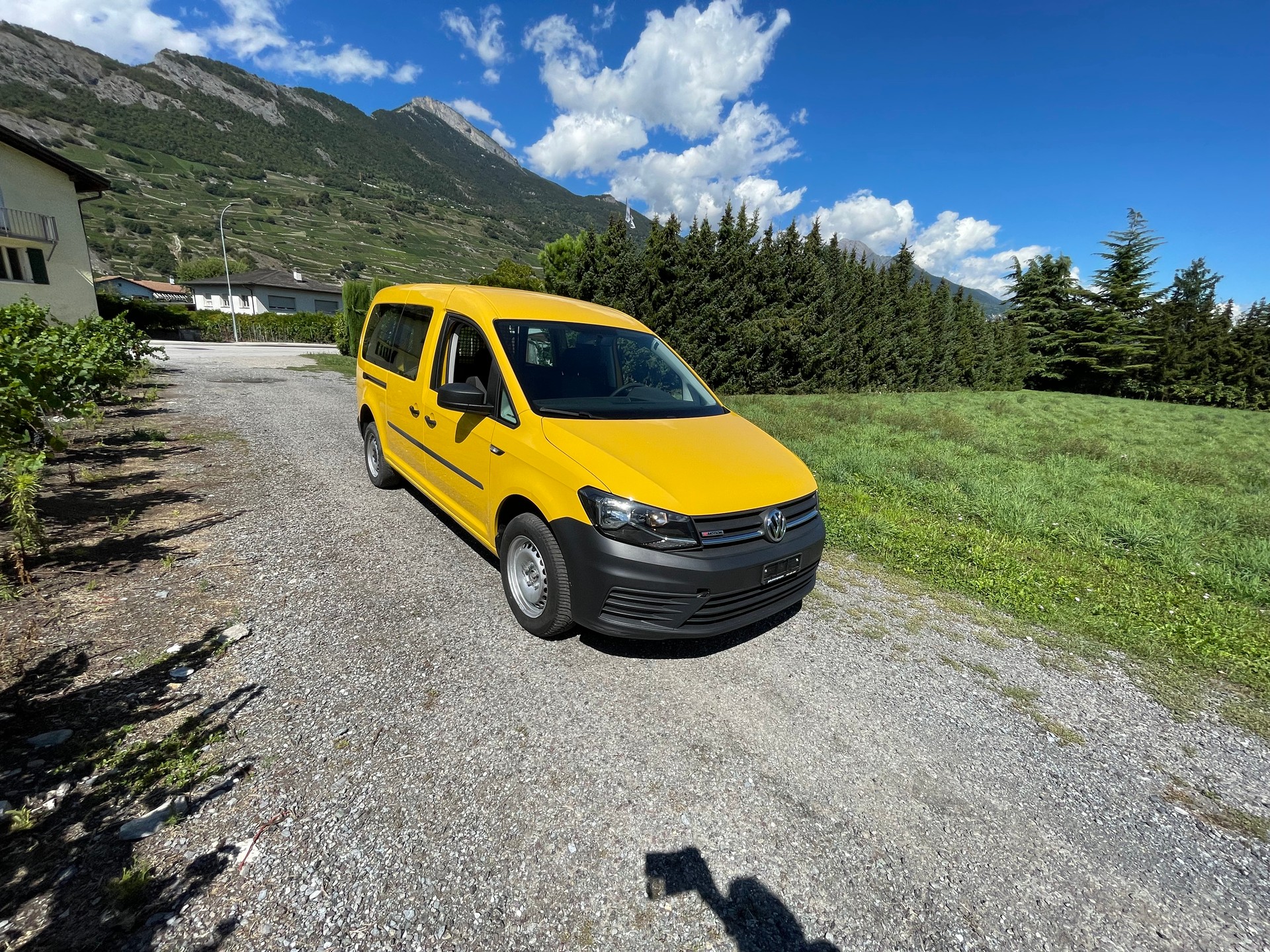 VW Caddy Maxi 2.0TDI 4Motion BlueMotion Technology-image-2