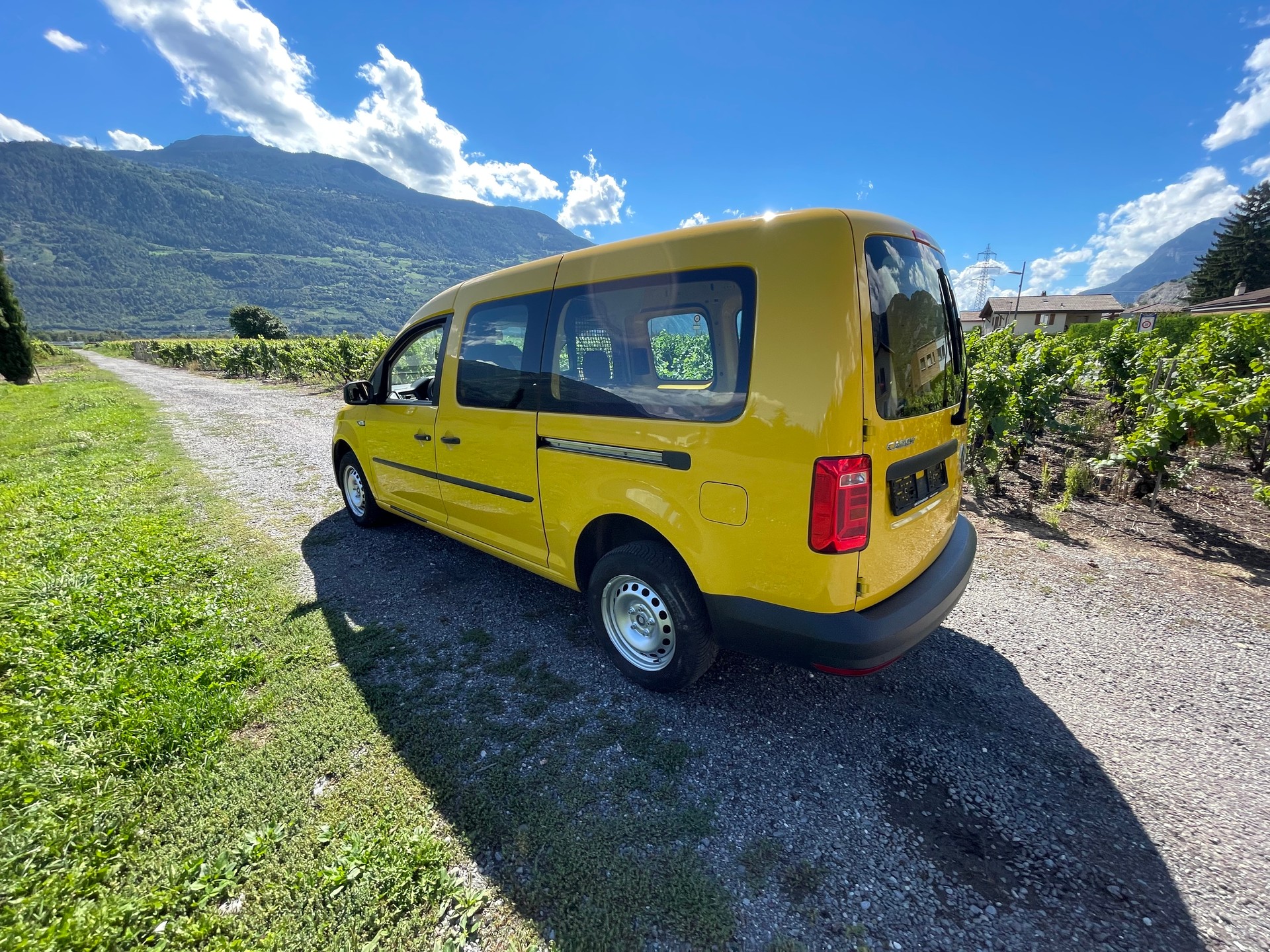VW Caddy Maxi 2.0TDI 4Motion BlueMotion Technology-image-8