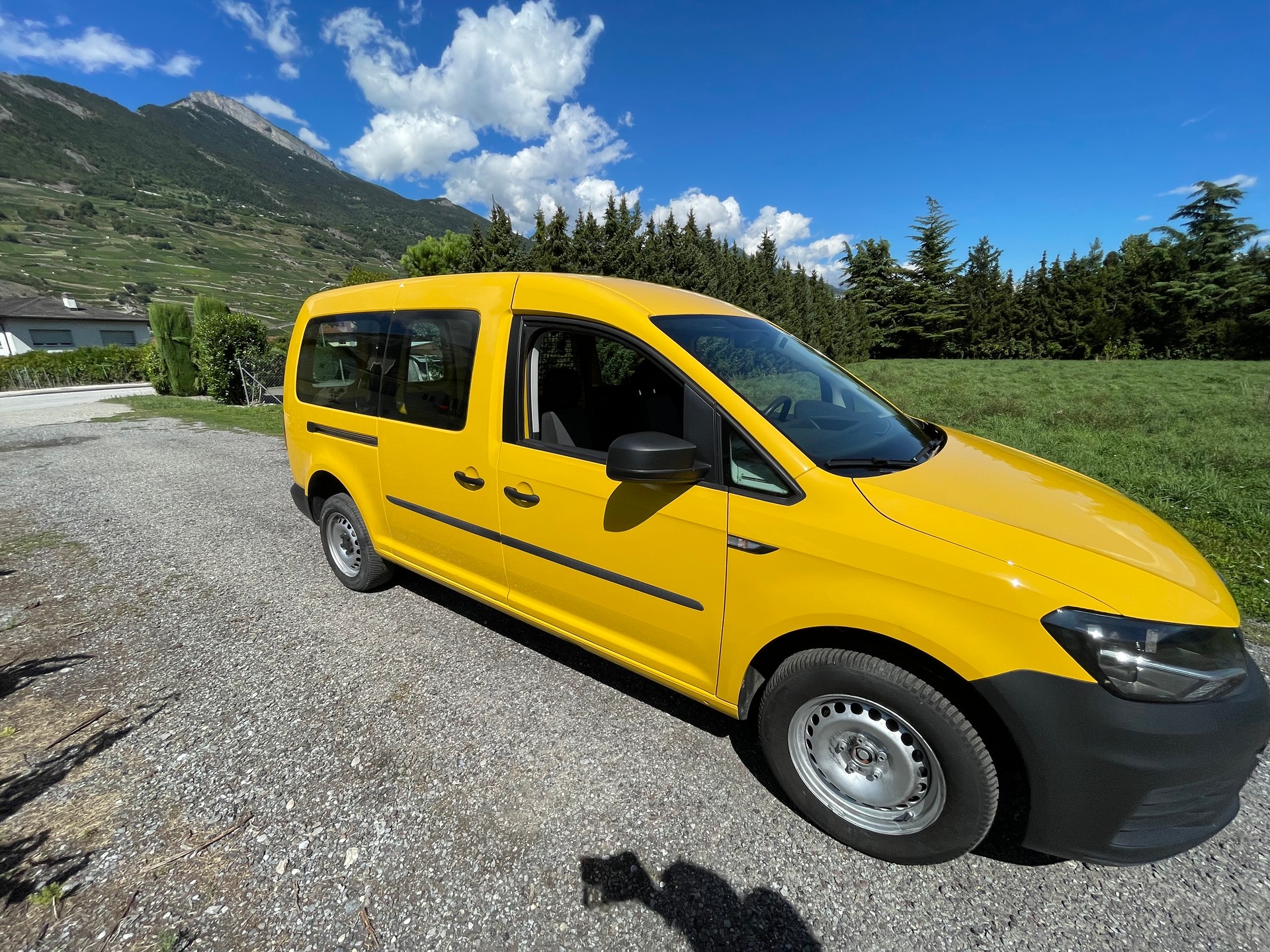 VW Caddy Maxi 2.0TDI 4Motion BlueMotion Technology-image-3