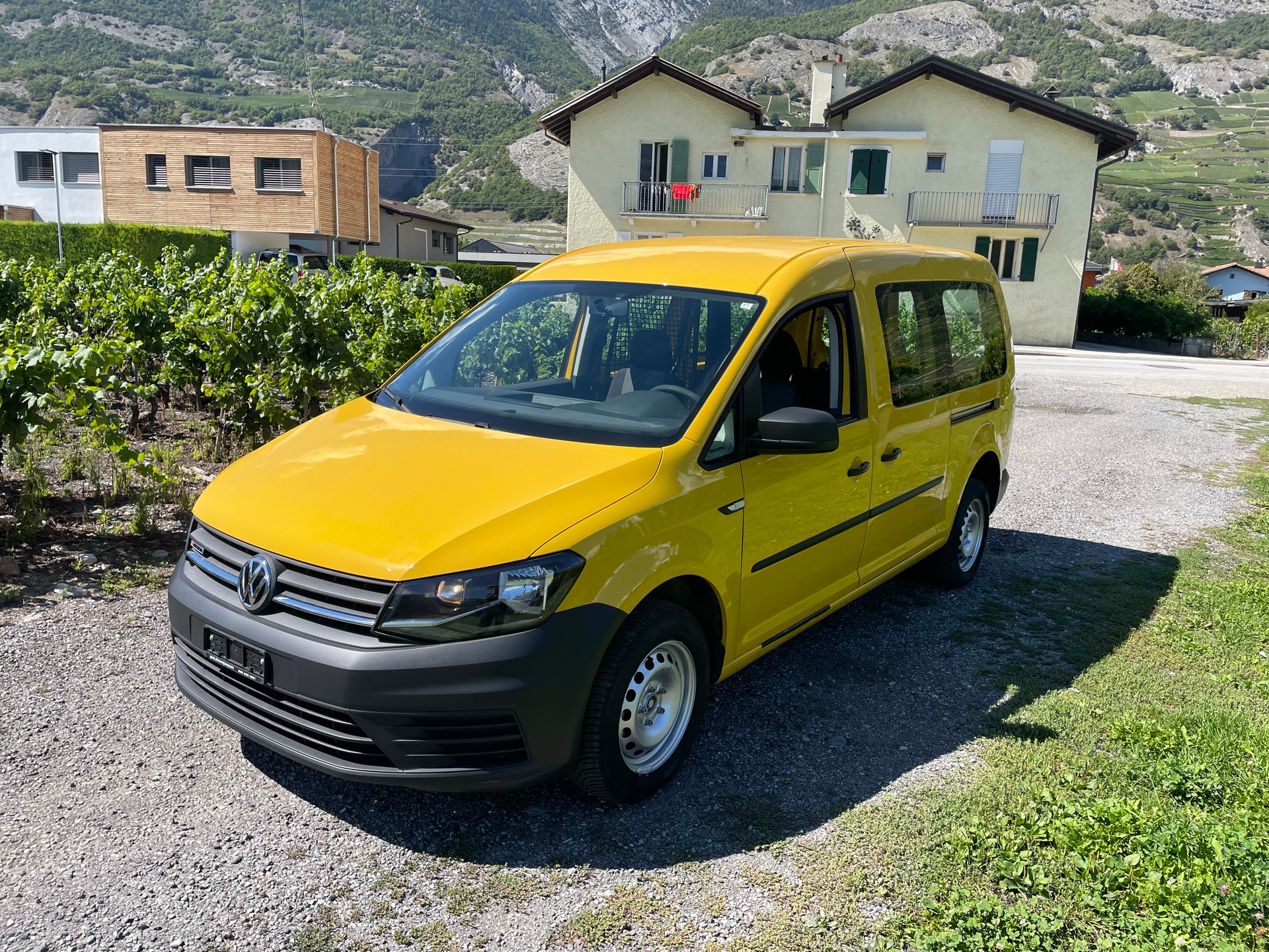 VW Caddy Maxi 2.0TDI 4Motion BlueMotion Technology-image-0