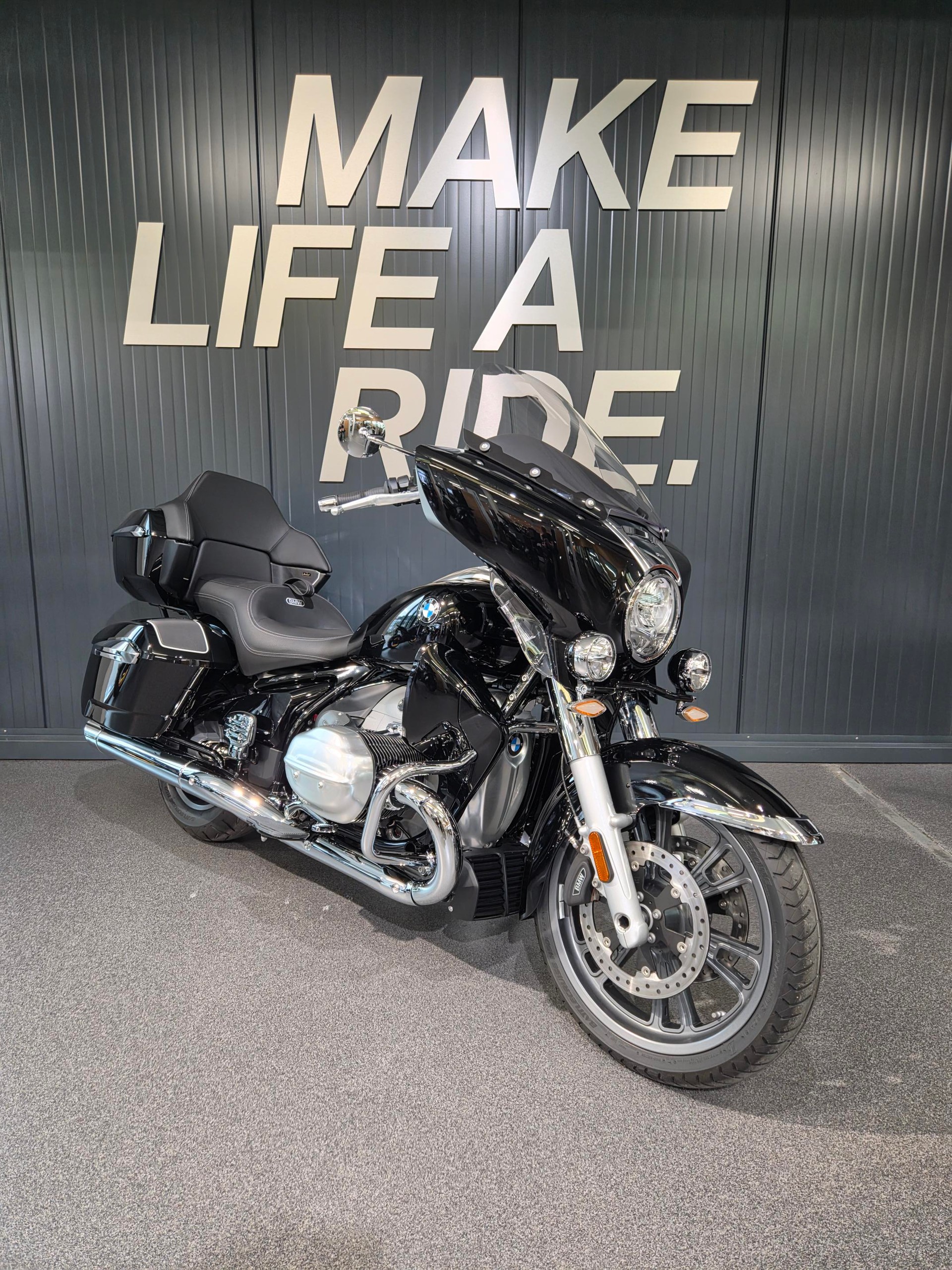 BMW R 18 Transcontinental-showroom-element-1