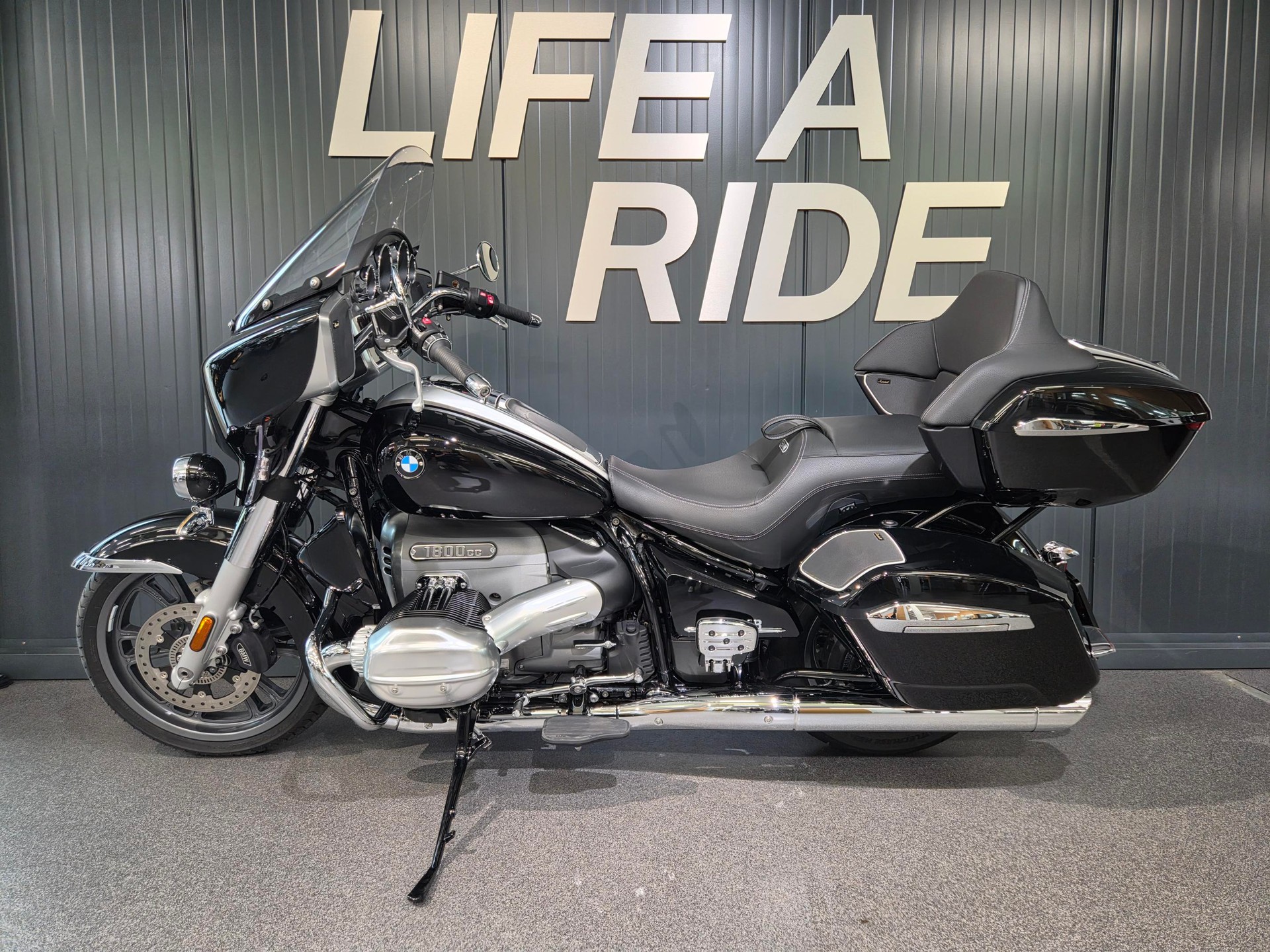BMW R 18 Transcontinental-showroom-element-2
