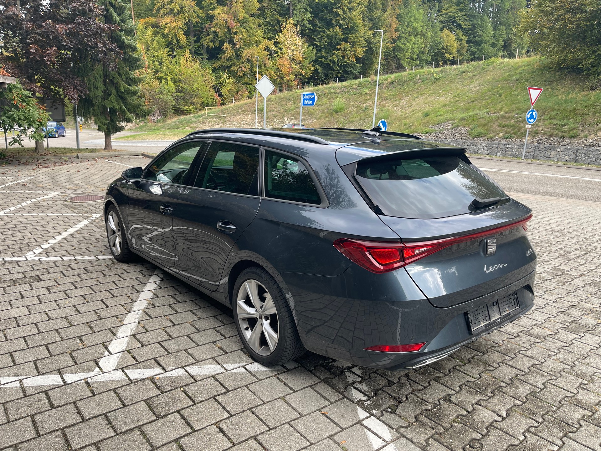 SEAT Leon ST 2.0 TDI EVO DSG 4Drive Hola FR-image-3