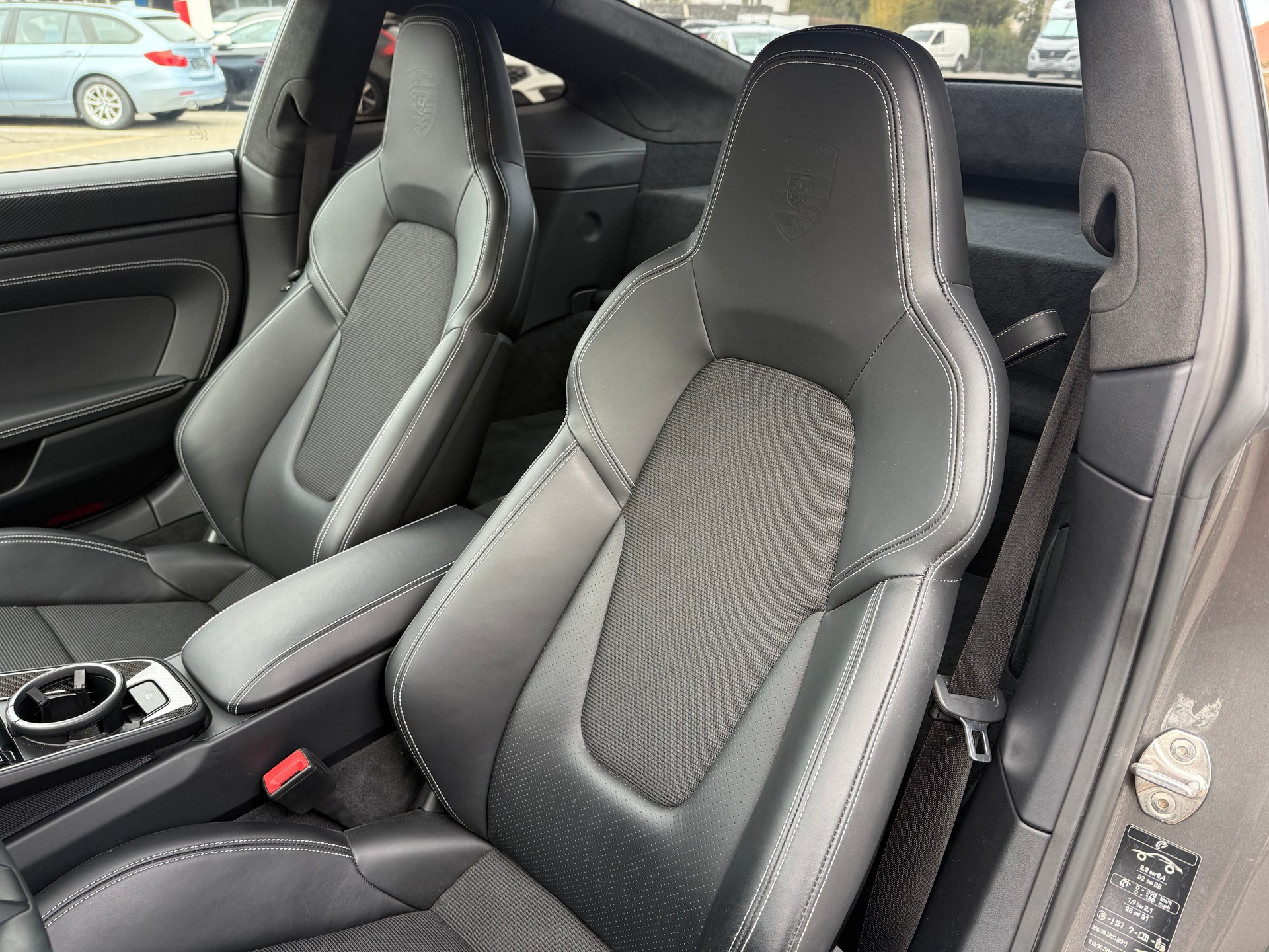 PORSCHE 911 GT3 Touring PDK-image-7