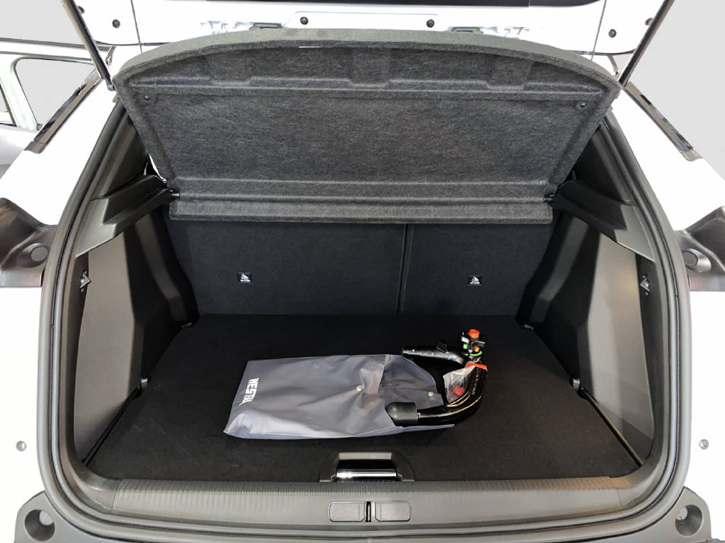 PEUGEOT 2008 1.2 Hybrid 145 GT Exclusive-image-13