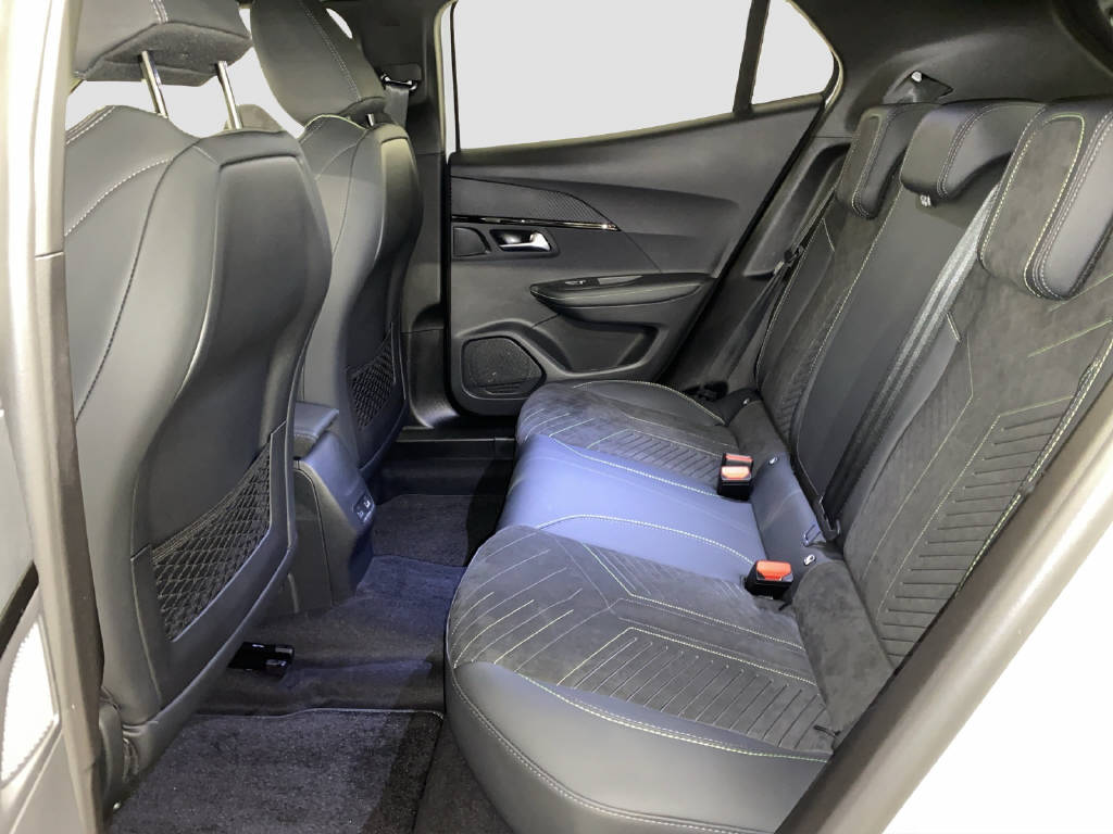 PEUGEOT 2008 1.2 Hybrid 145 GT Exclusive-image-12