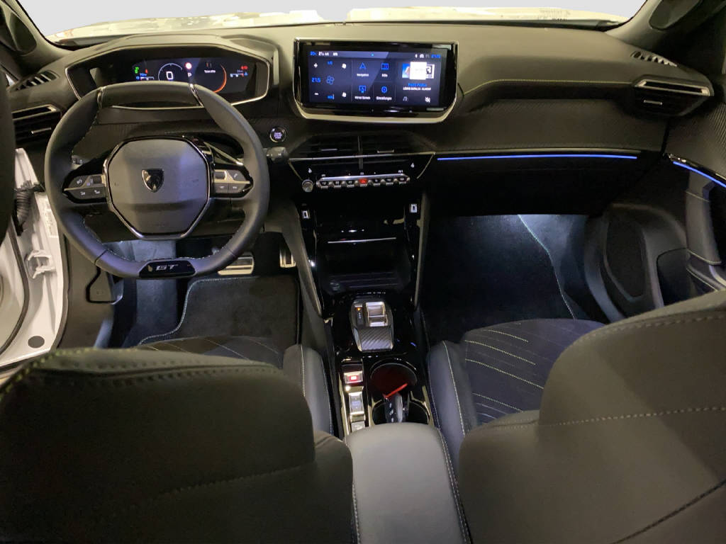 PEUGEOT 2008 1.2 Hybrid 145 GT Exclusive-image-10