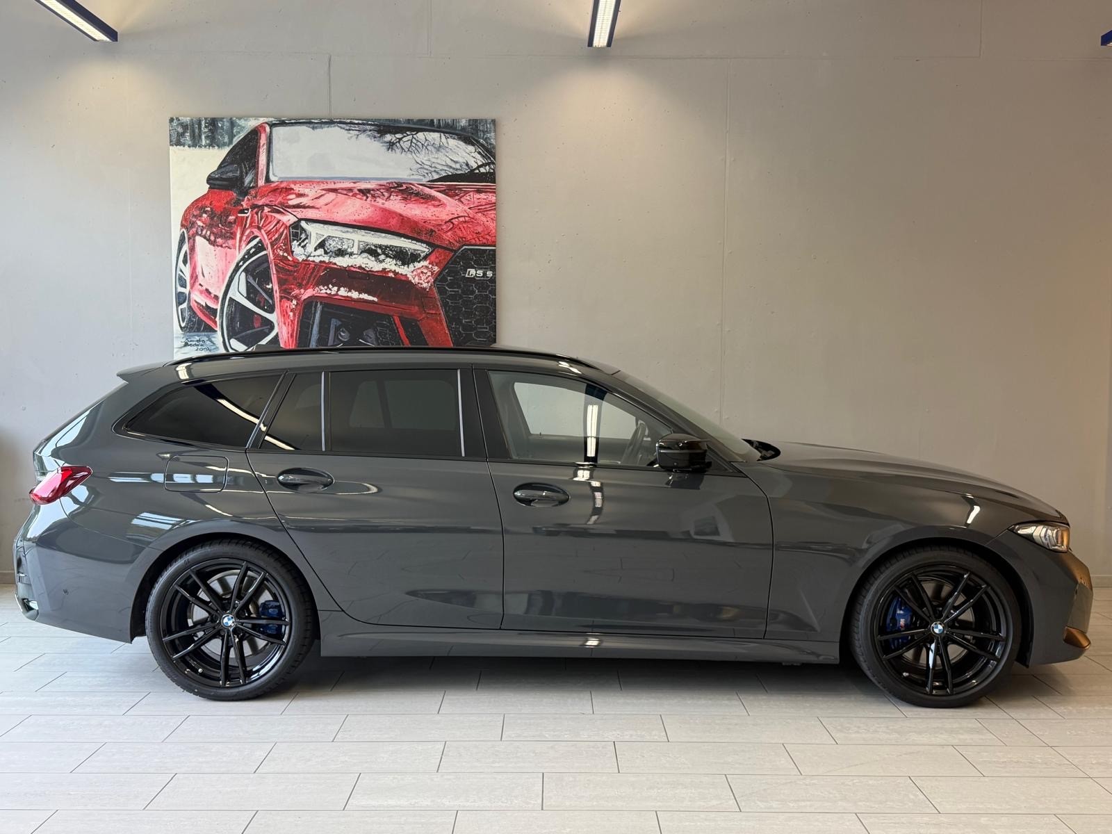 BMW M340i xDrive 48V Touring Steptronic M Sport INDIVUDUAL-image-5