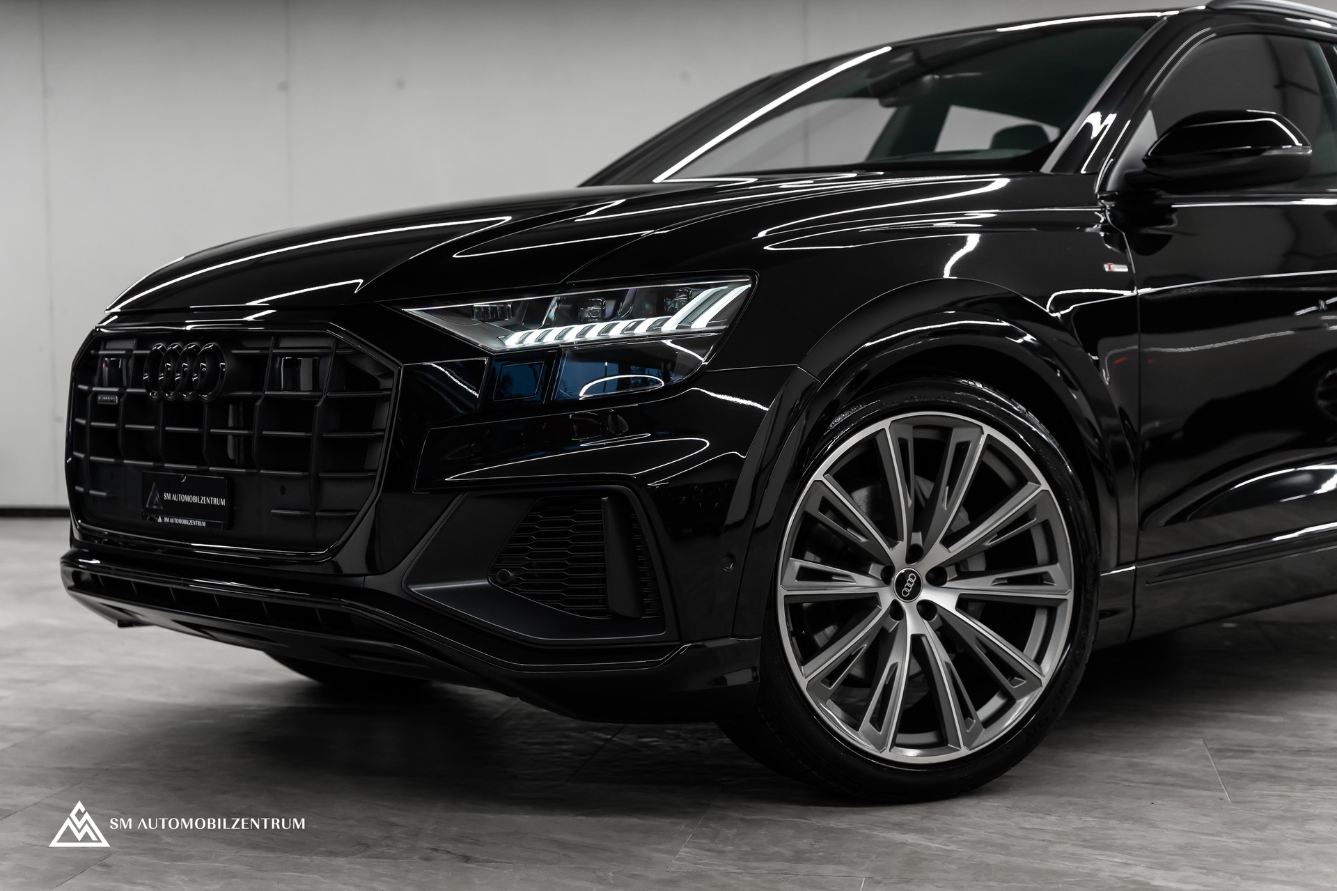 AUDI Q8 55 TFSI Black Edition quattro T-Tronic S-Line / Panorama / Nachtsicht / Rautensteppung / Head-Up / AHK-image-5