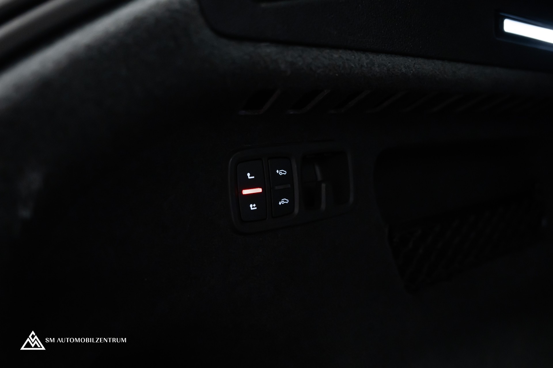 AUDI Q8 55 TFSI Black Edition quattro T-Tronic S-Line / Panorama / Nachtsicht / Rautensteppung / Head-Up / AHK-image-10