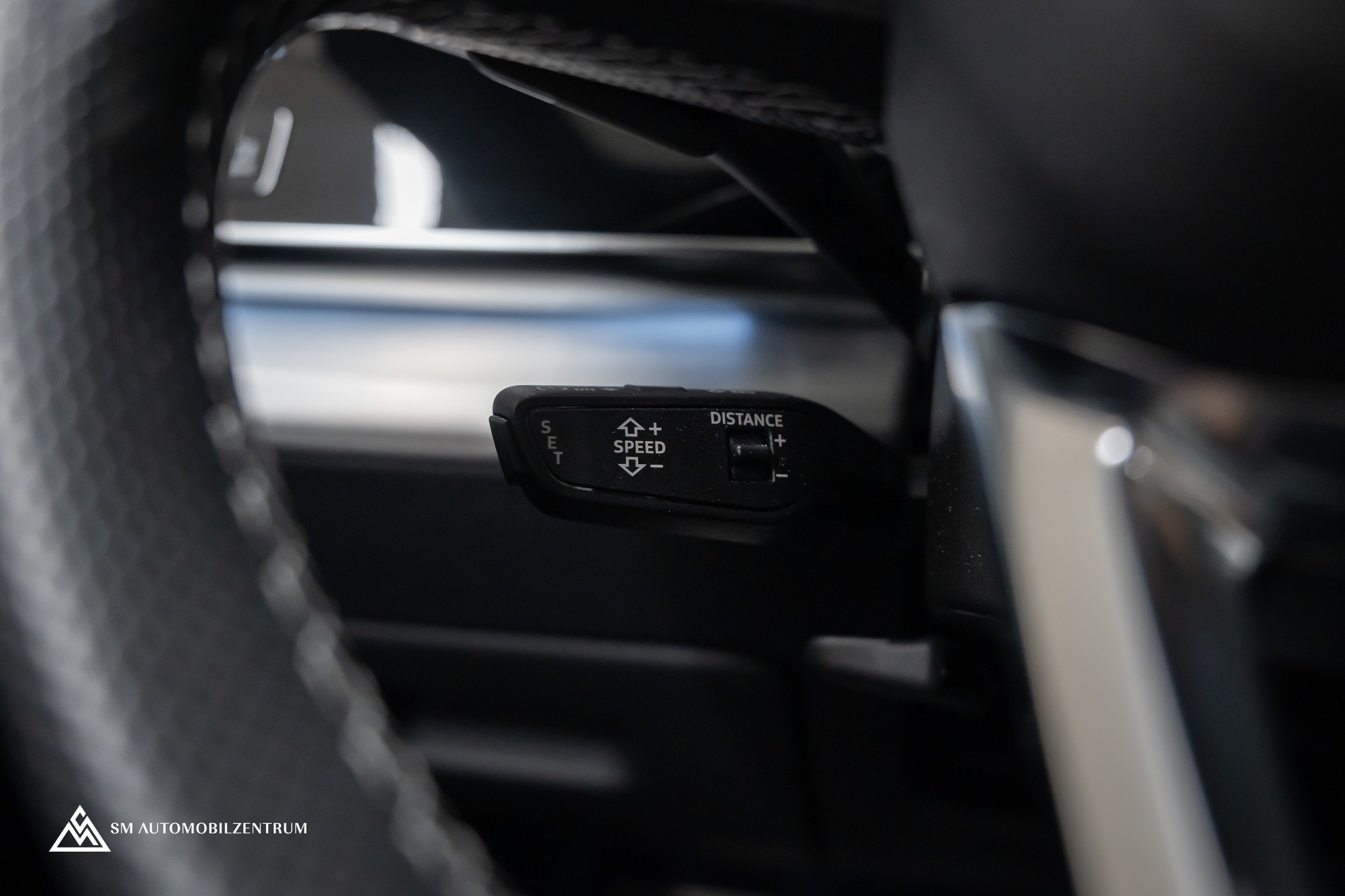 AUDI Q8 55 TFSI Black Edition quattro T-Tronic S-Line / Panorama / Nachtsicht / Rautensteppung / Head-Up / AHK-image-28