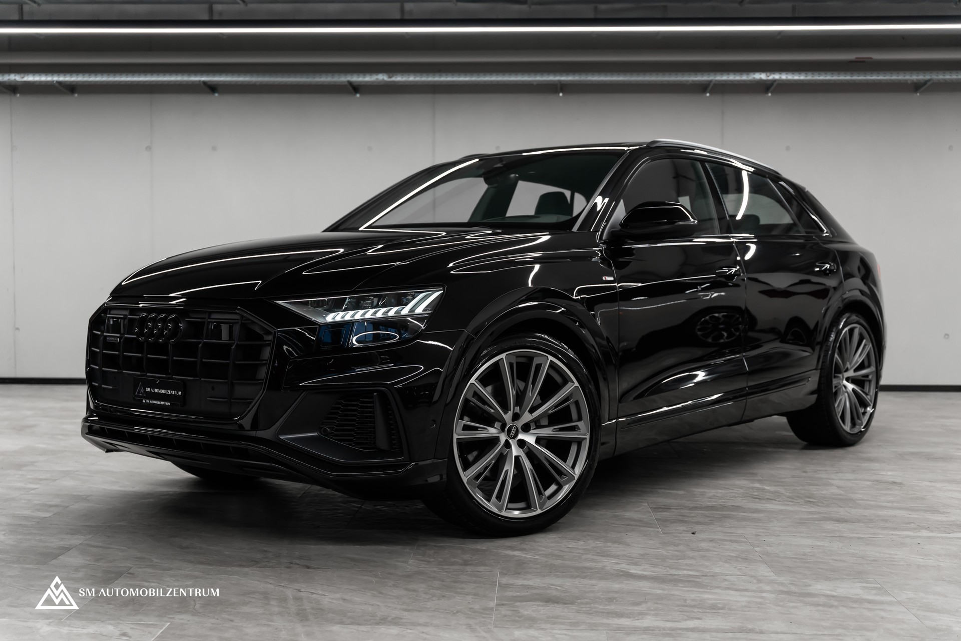 AUDI Q8 55 TFSI Black Edition quattro T-Tronic S-Line / Panorama / Nachtsicht / Rautensteppung / Head-Up / AHK-image-0