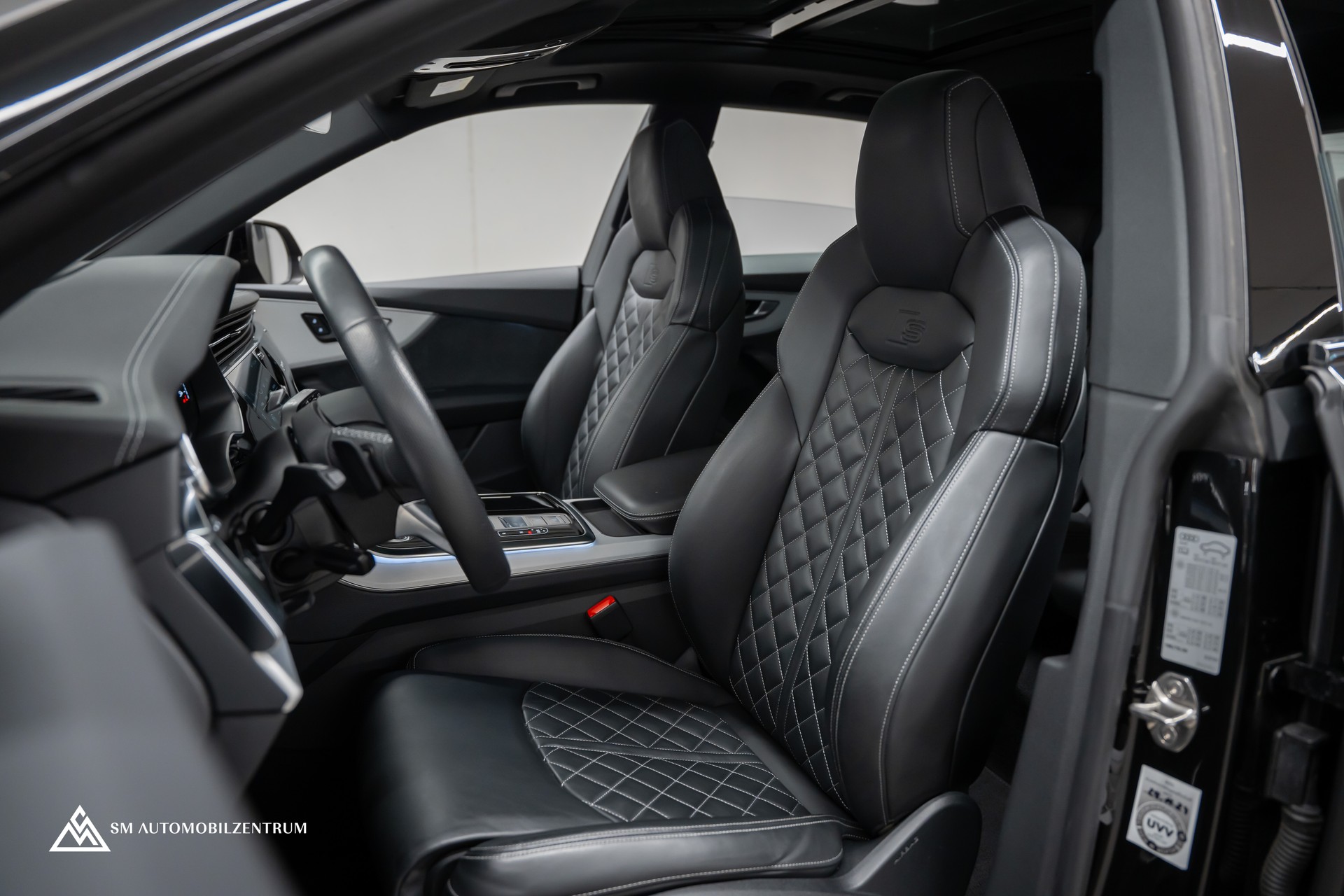 AUDI Q8 55 TFSI Black Edition quattro T-Tronic S-Line / Panorama / Nachtsicht / Rautensteppung / Head-Up / AHK-image-21