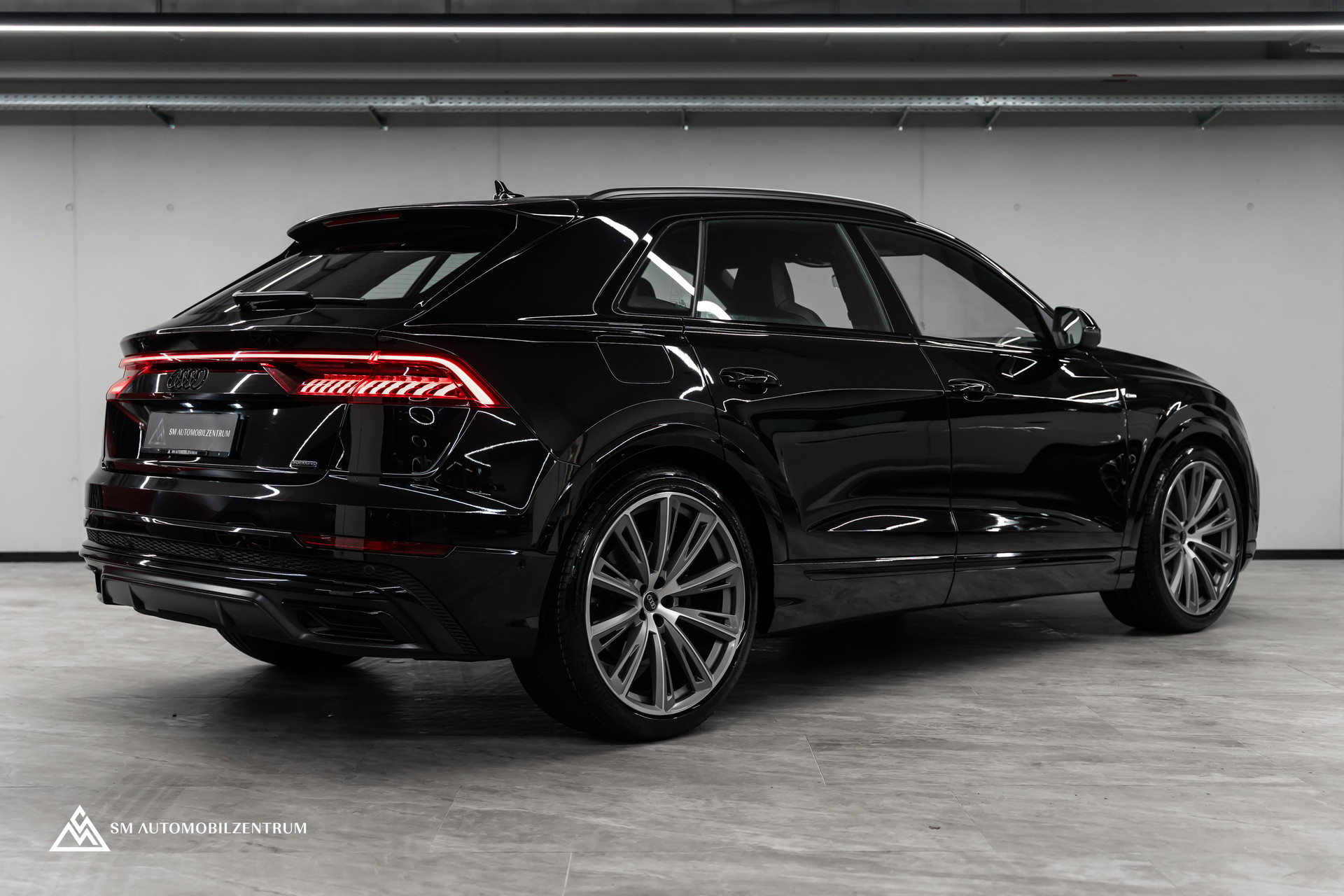 AUDI Q8 55 TFSI Black Edition quattro T-Tronic S-Line / Panorama / Nachtsicht / Rautensteppung / Head-Up / AHK-image-2