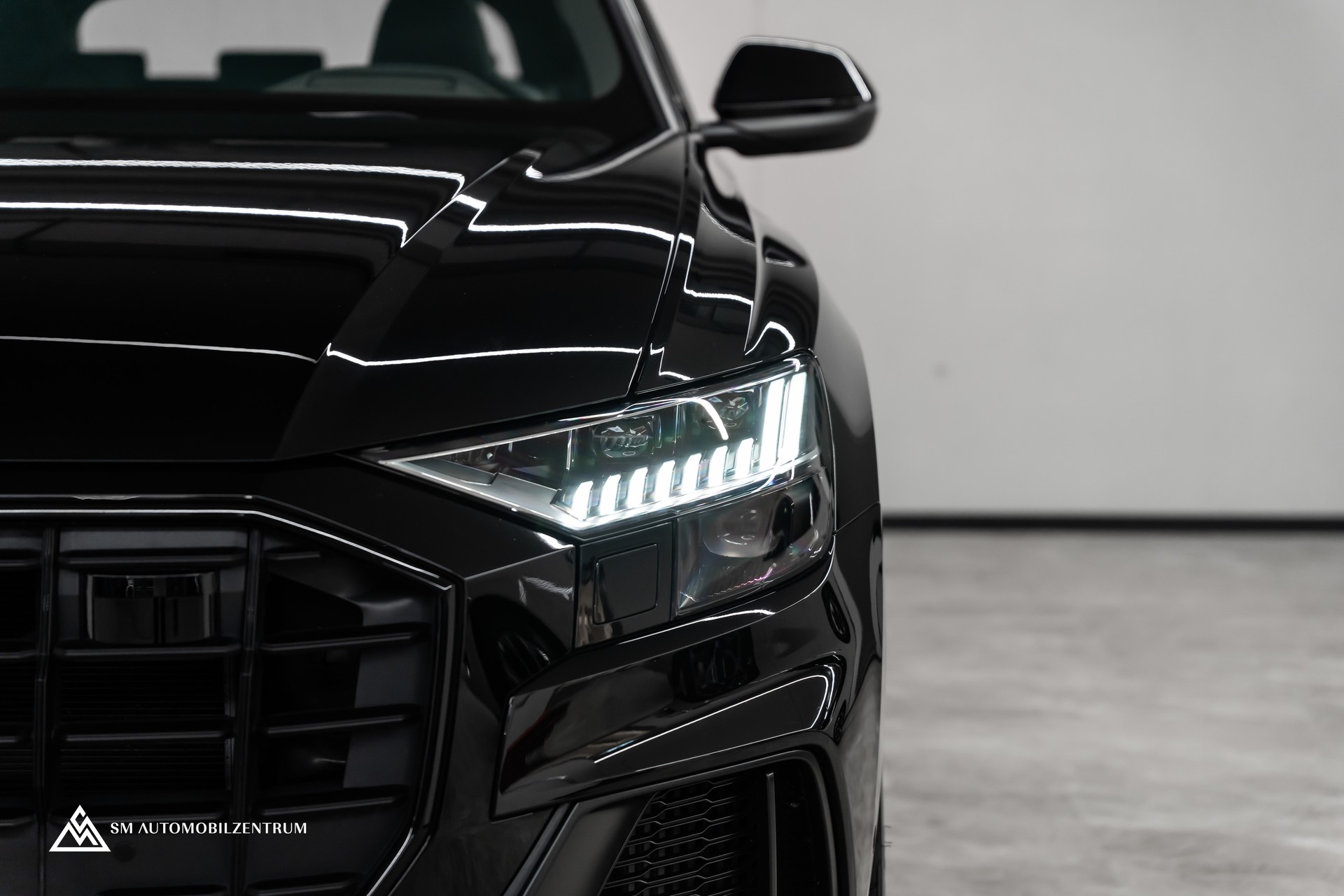 AUDI Q8 55 TFSI Black Edition quattro T-Tronic S-Line / Panorama / Nachtsicht / Rautensteppung / Head-Up / AHK-image-4
