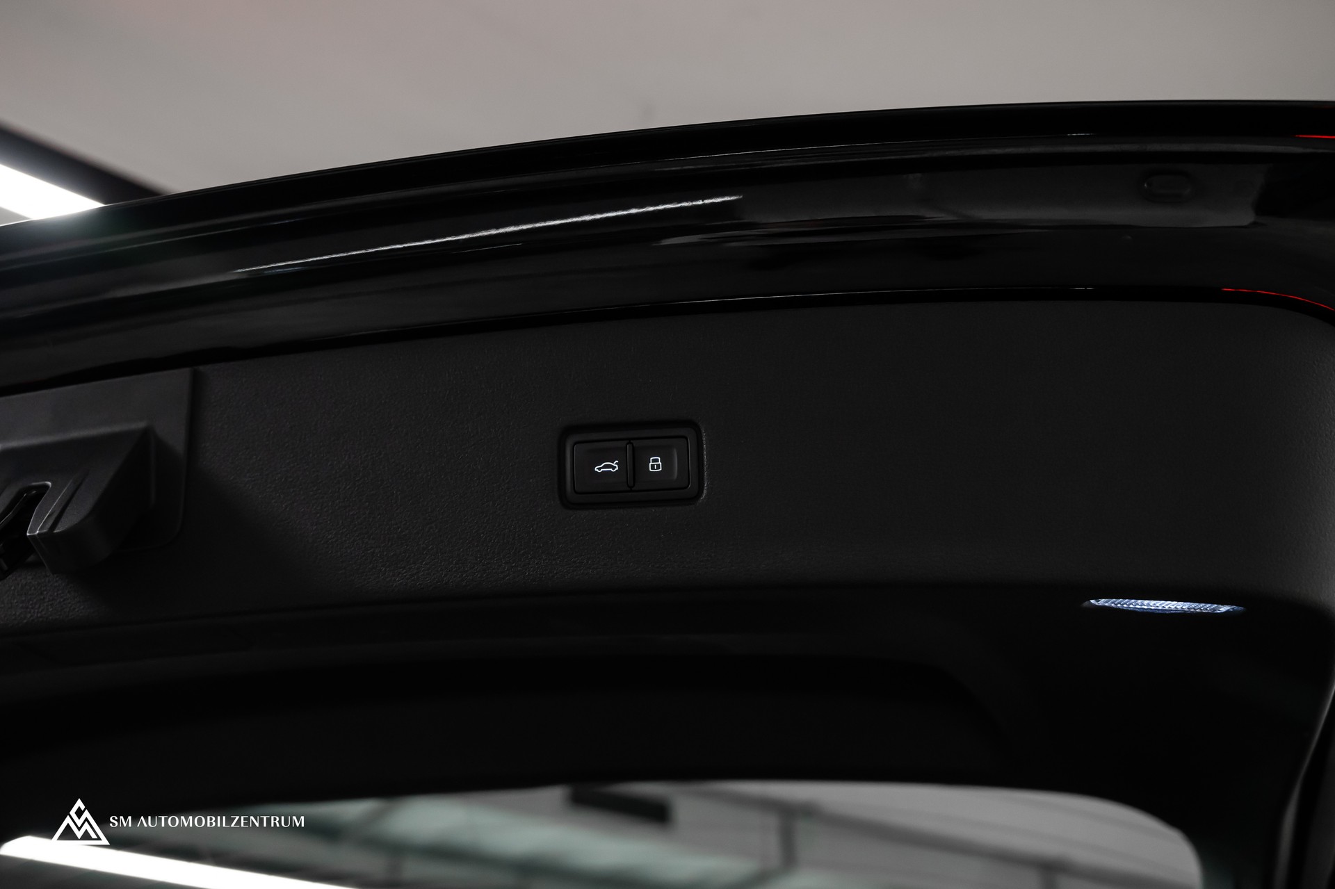 AUDI Q8 55 TFSI Black Edition quattro T-Tronic S-Line / Panorama / Nachtsicht / Rautensteppung / Head-Up / AHK-image-11