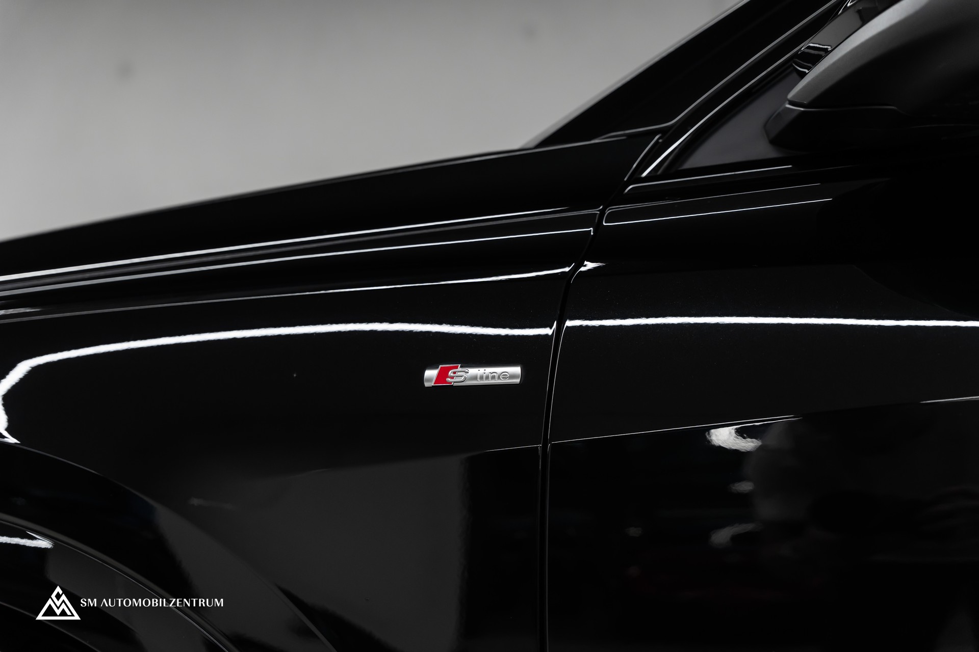 AUDI Q8 55 TFSI Black Edition quattro T-Tronic S-Line / Panorama / Nachtsicht / Rautensteppung / Head-Up / AHK-image-8