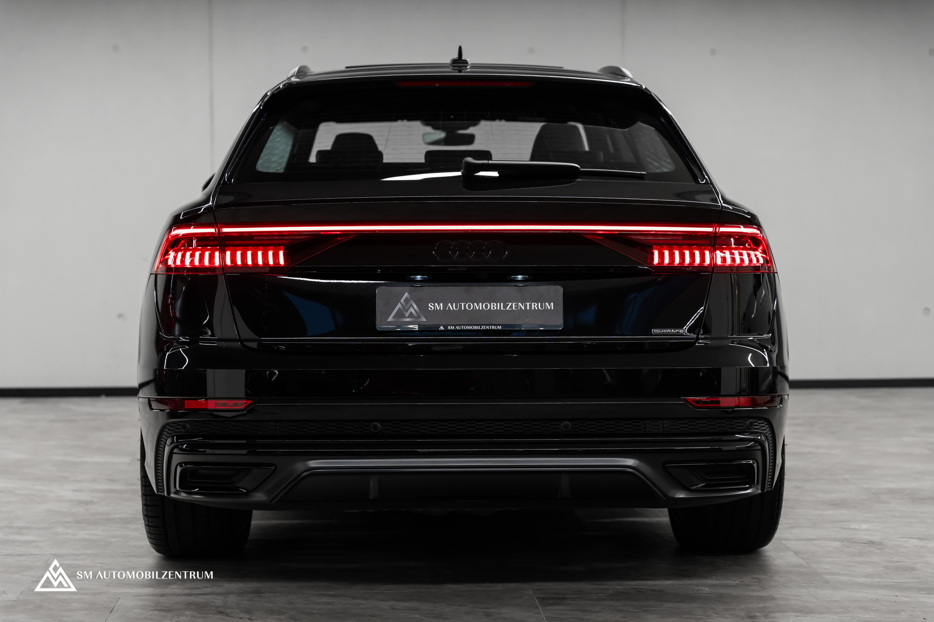 AUDI Q8 55 TFSI Black Edition quattro T-Tronic S-Line / Panorama / Nachtsicht / Rautensteppung / Head-Up / AHK-image-15