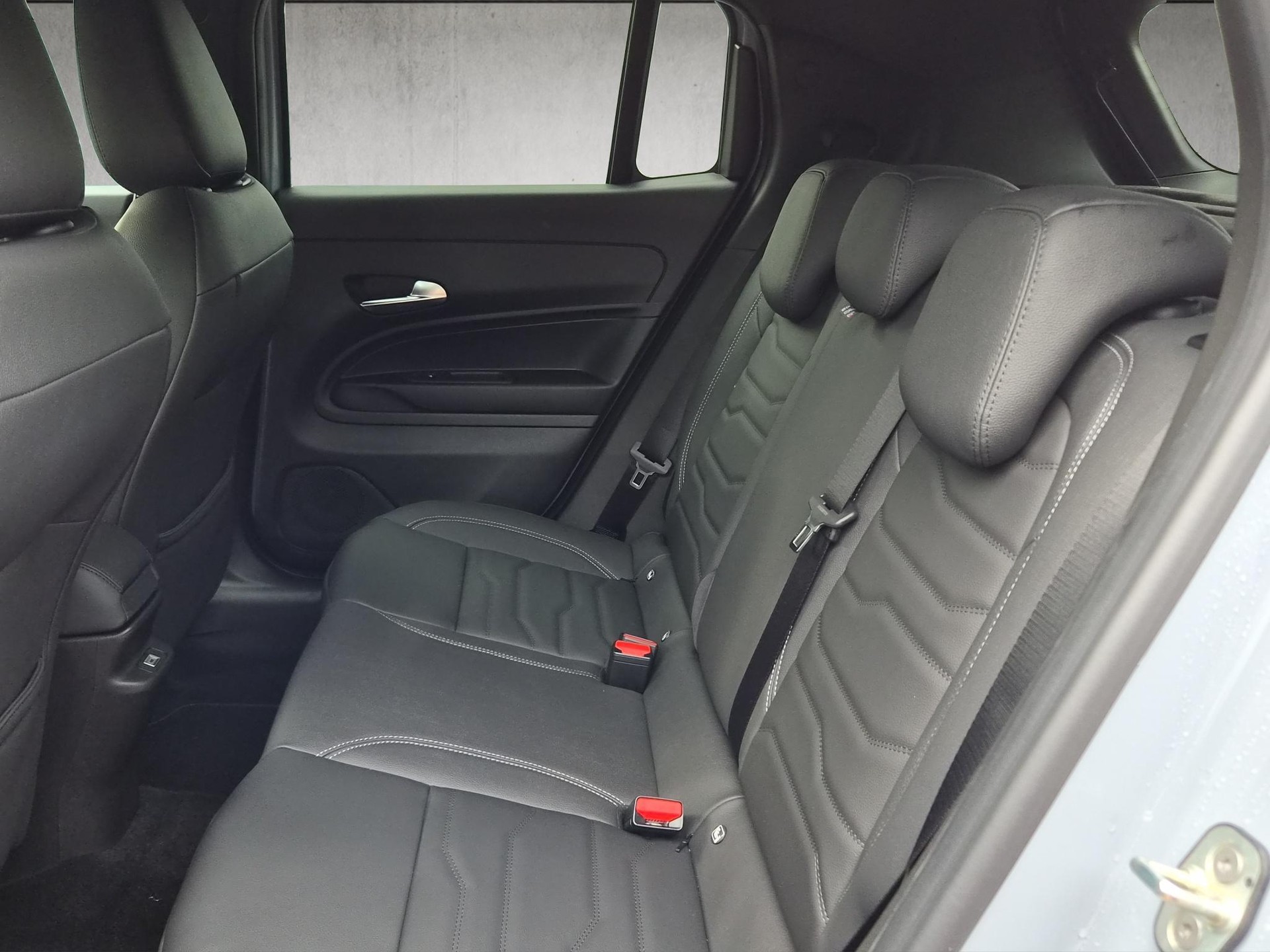 JEEP Avenger 1.2 MHEV Overland 4xe-image-12